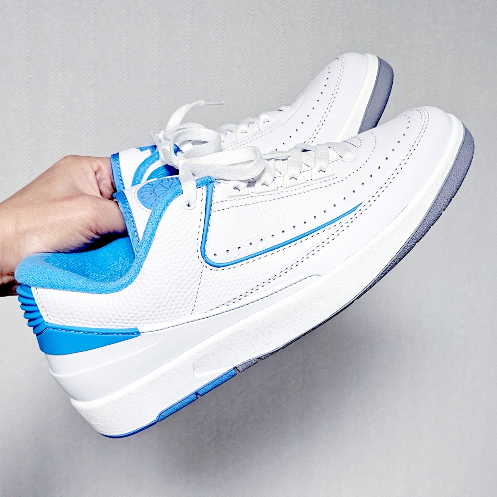 Jordan 2 Retro Low University Blue 착용 스타일