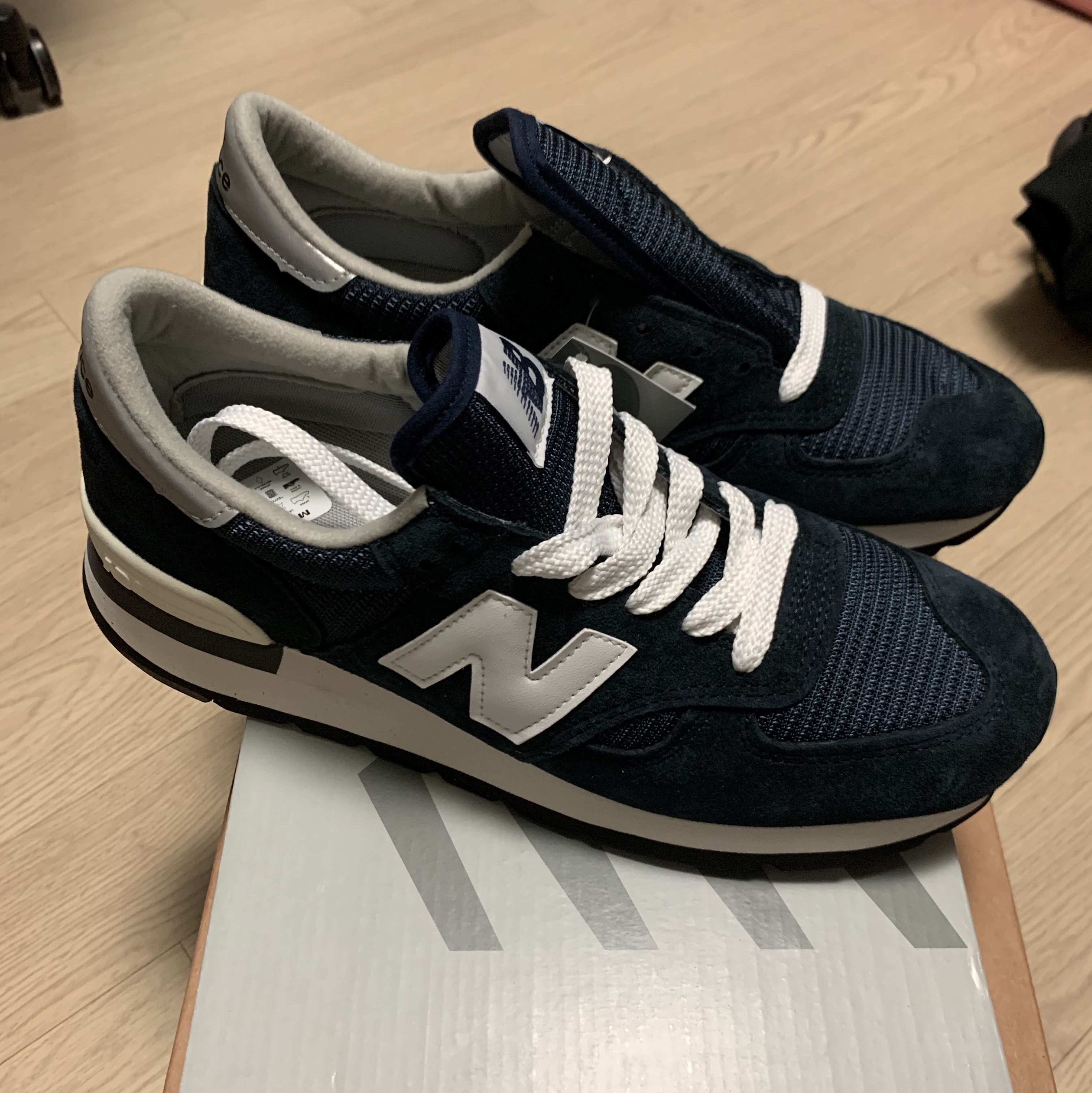 New Balance 990v1 Made in USA Navy 착용 스타일