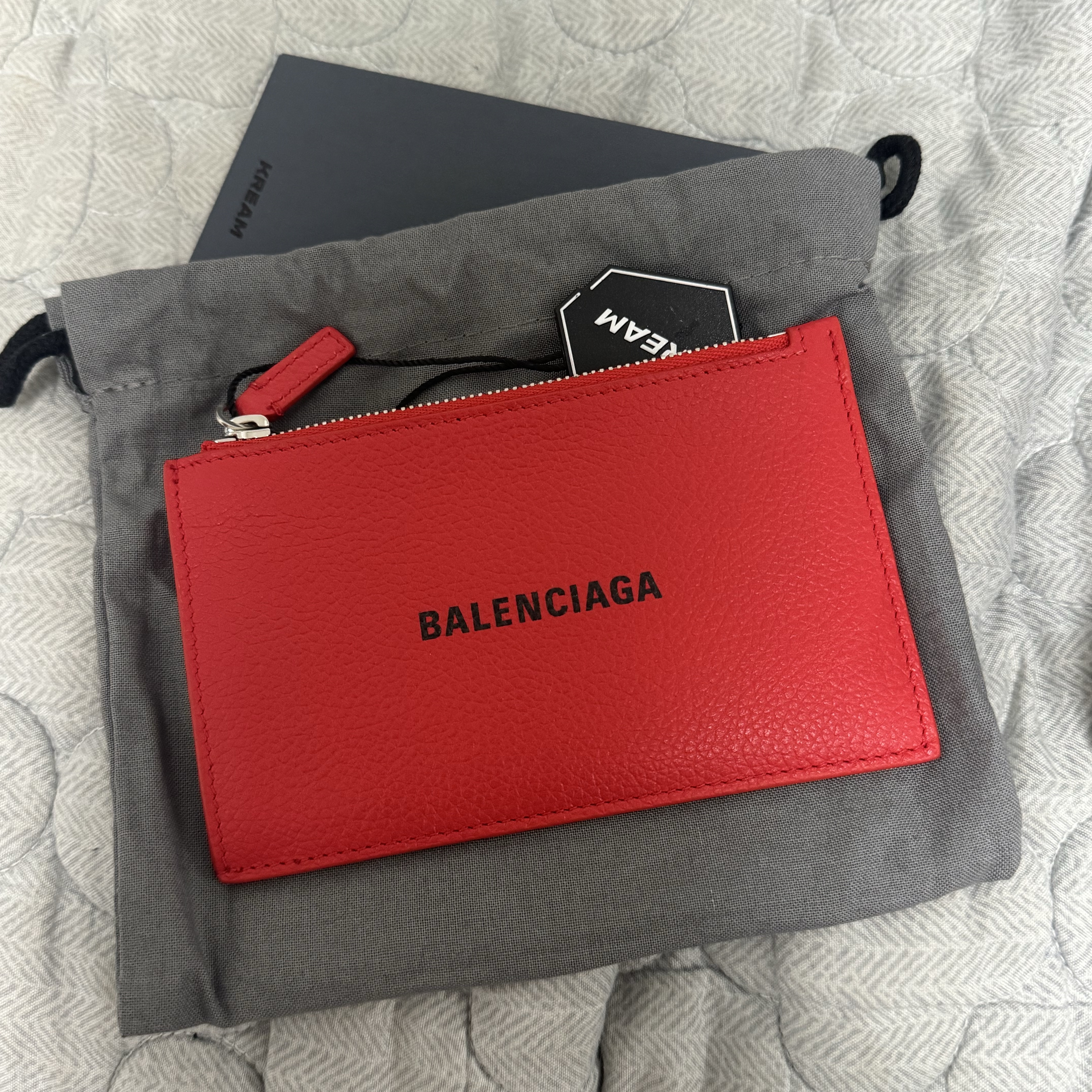 Balenciaga Cash Long Coin Card Holder Red 착용 스타일