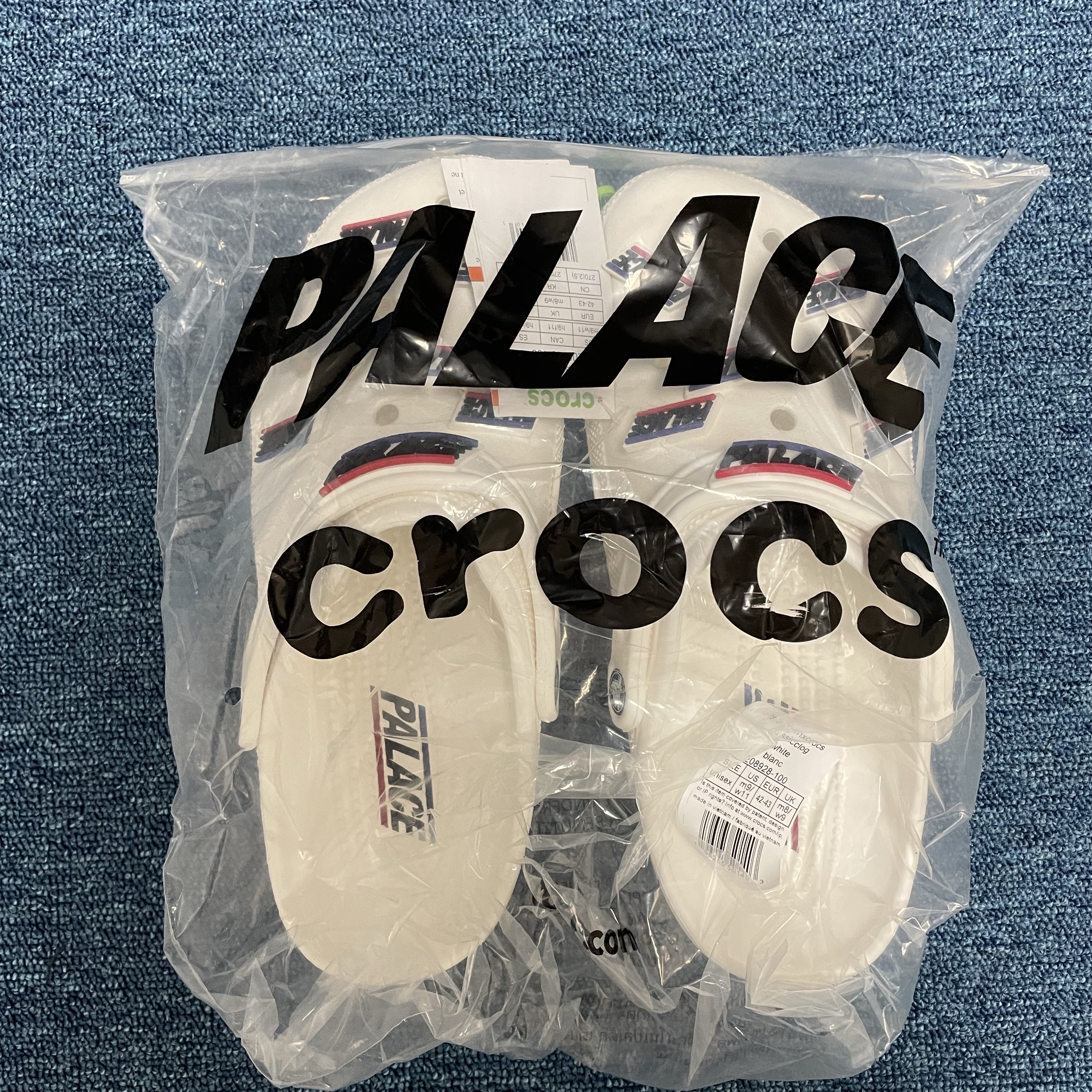 Crocs x Palace Classic Clog White 착용 스타일