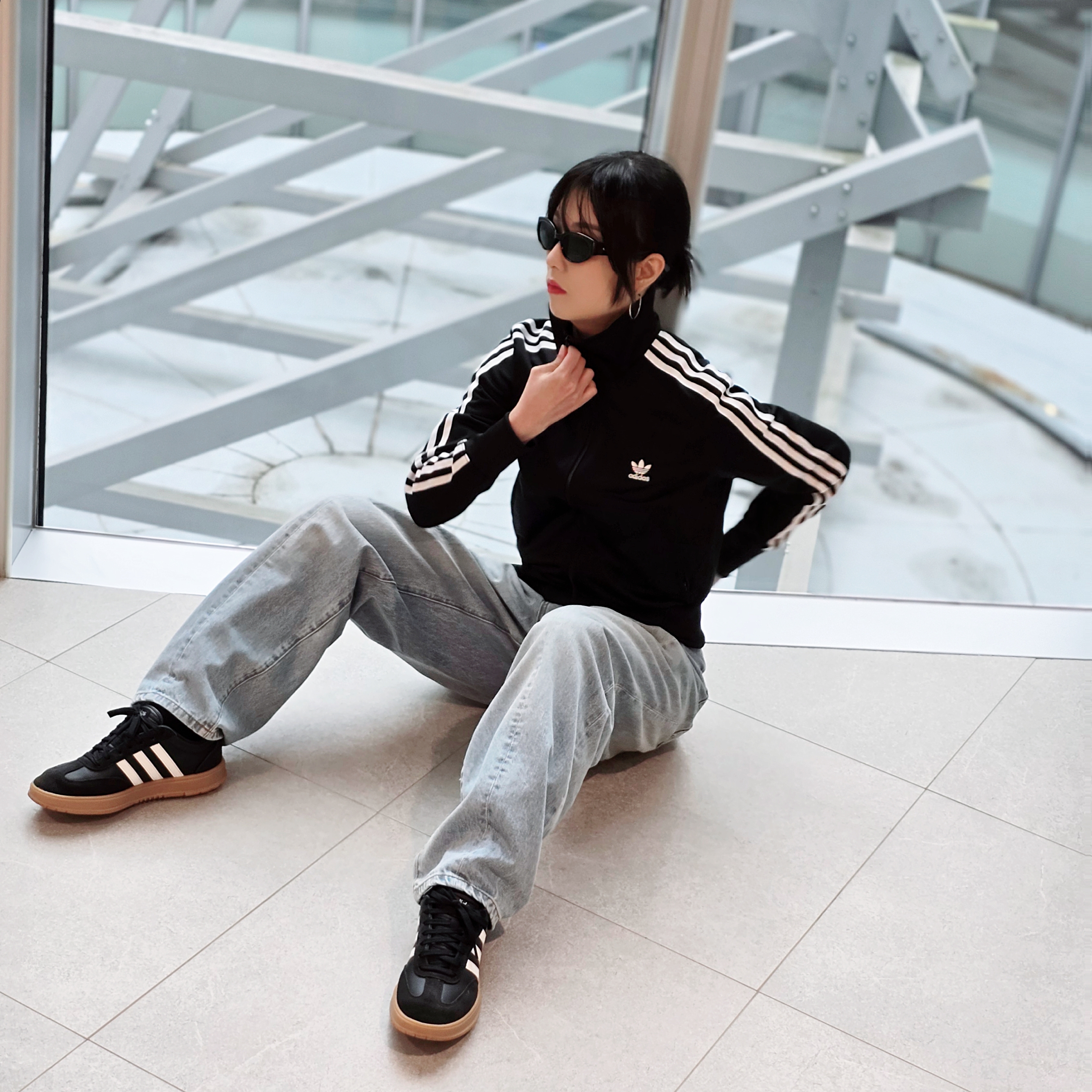 (W) Adidas Adicolor Classic Firebird Track Top Black - KR Sizing, Adidas Gradas Core Black 착용 스타일 - 2