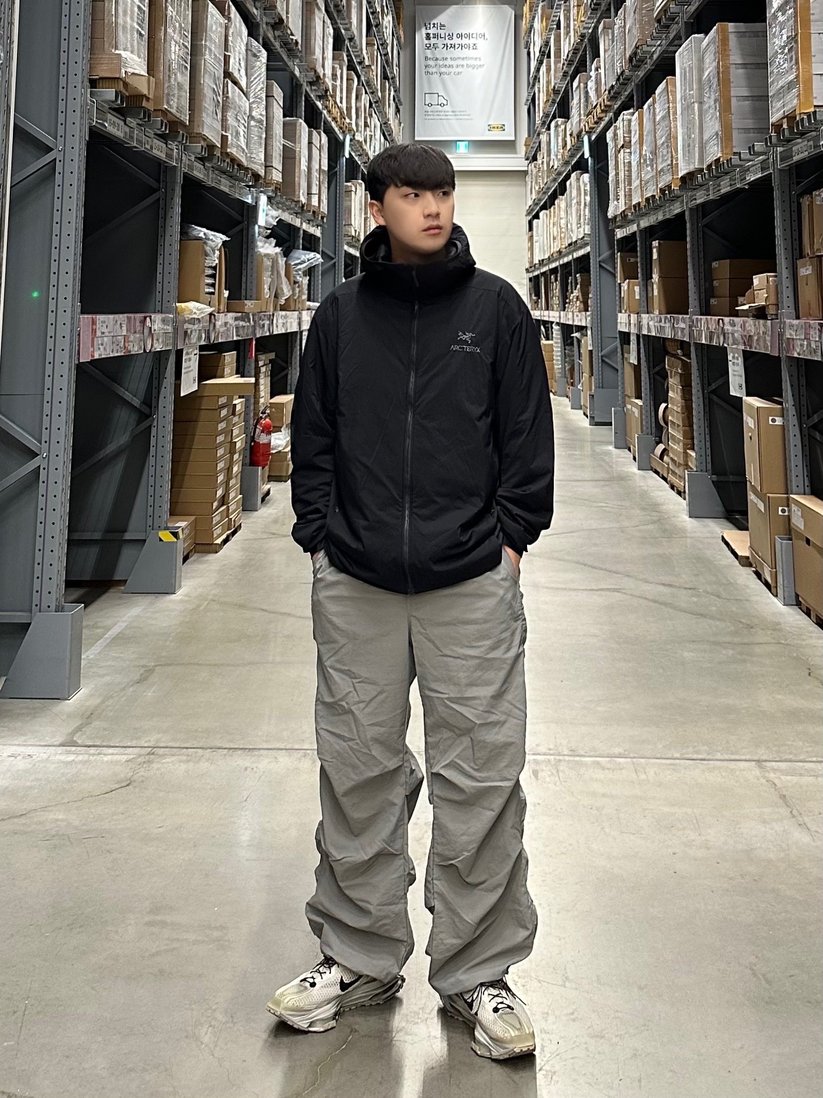 Nike x Matthew M Williams Zoom 004 Stone, Arc'teryx Atom Hoody Black 착용 스타일 - 1