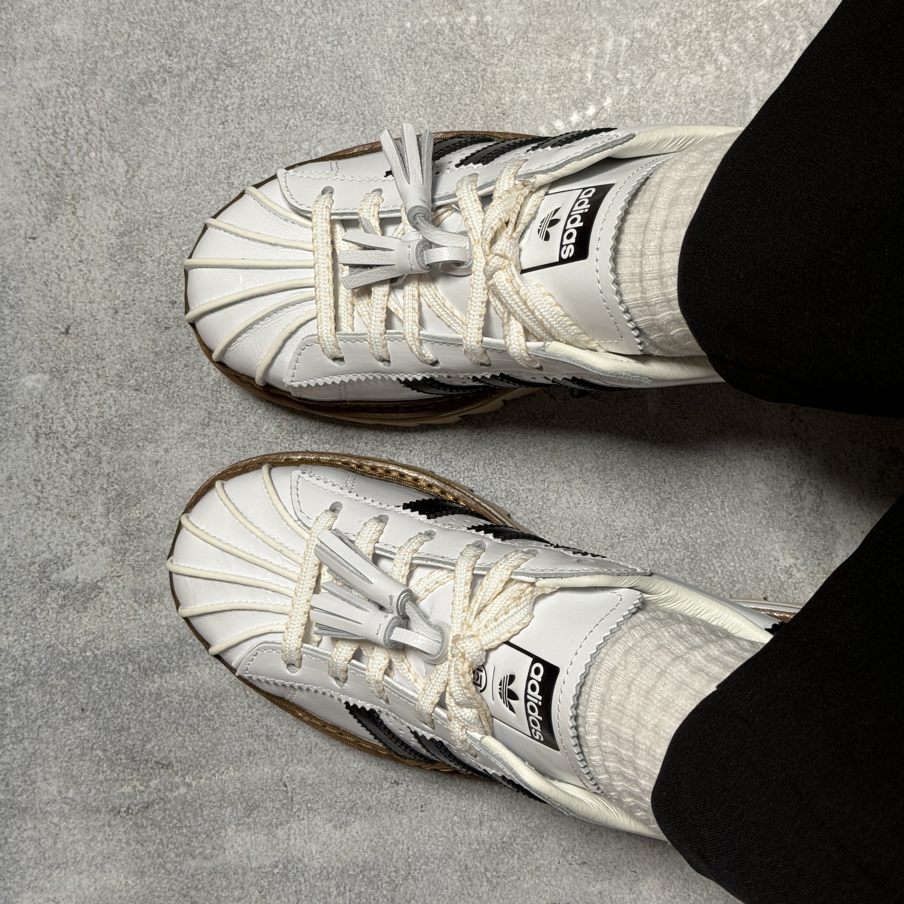 Adidas x Clot Superstar Cloud White Core Black 착용 스타일