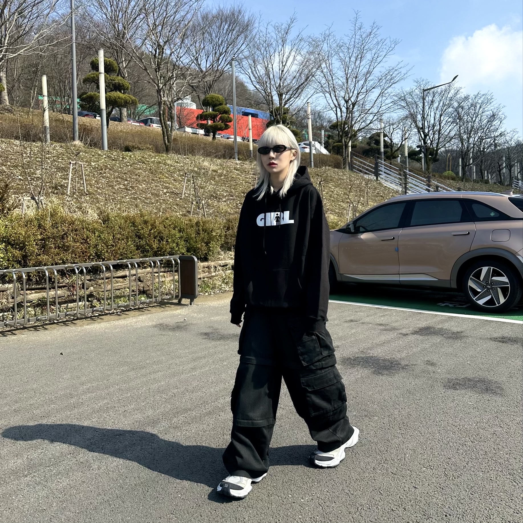 Balenciaga Cargo Sneakers White Grey, (W) Balenciaga Cargo Sneakers White Grey 착용 스타일 - 5