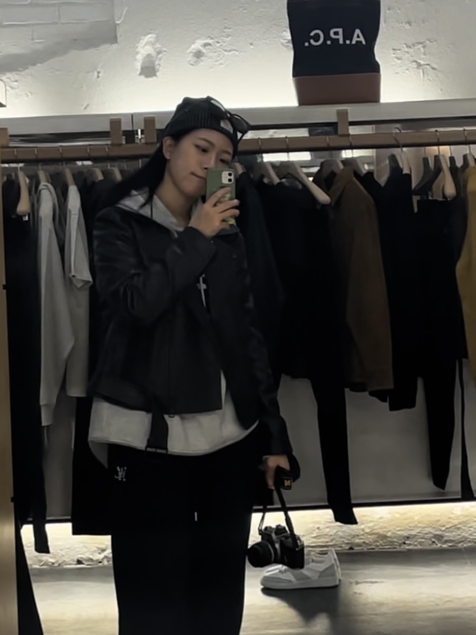 (GS) Jordan 1 Mid Dark Teal, COS Quilted Mini Bag Black 착용 스타일 - 2