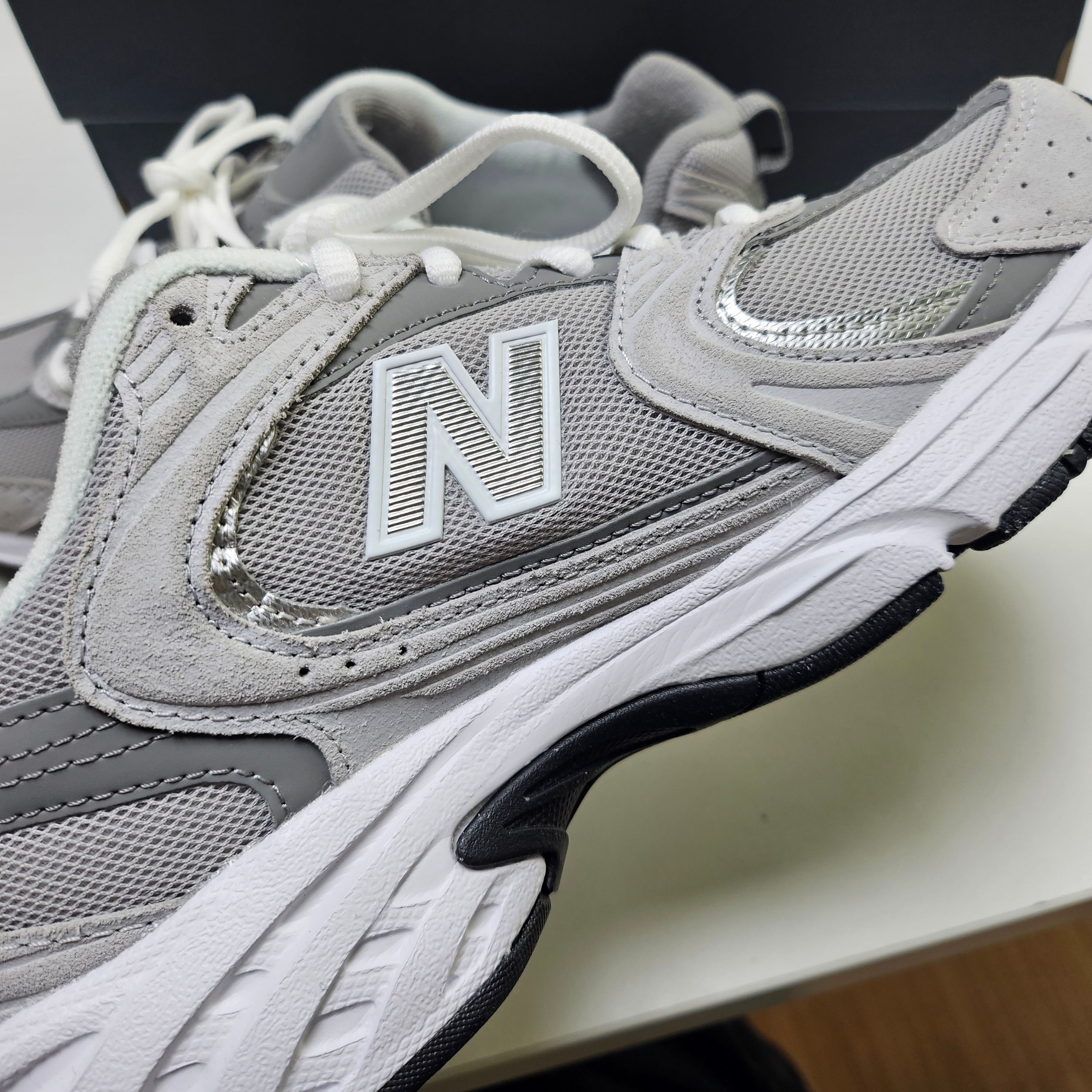 New Balance 530 Grey 착용 스타일 - 2