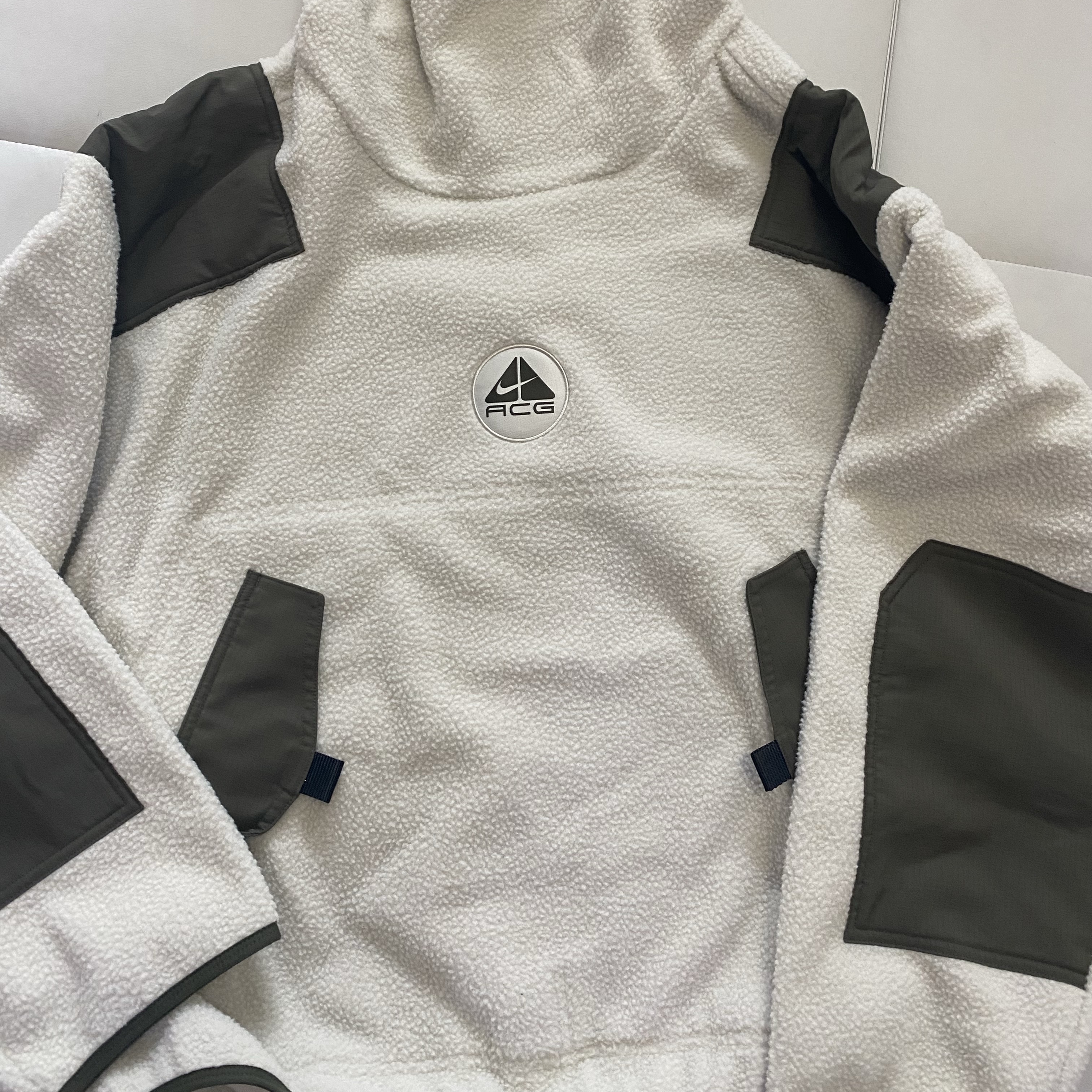 Nike ACG Balaclava Retro Fleece Pullover Light Bone Cargo Khaki - Asia 착용 스타일