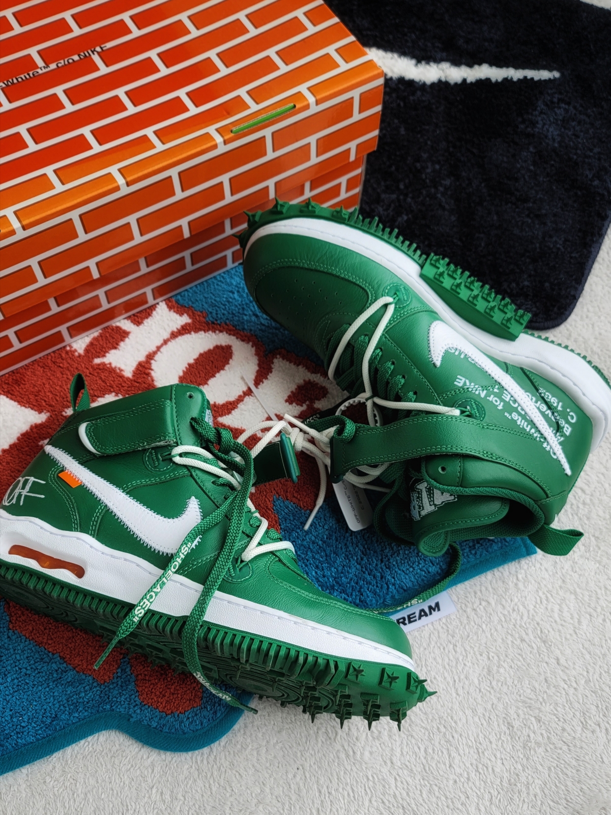 Nike x Off-White Air Force 1 Mid SP Leather Pine Green 착용 스타일