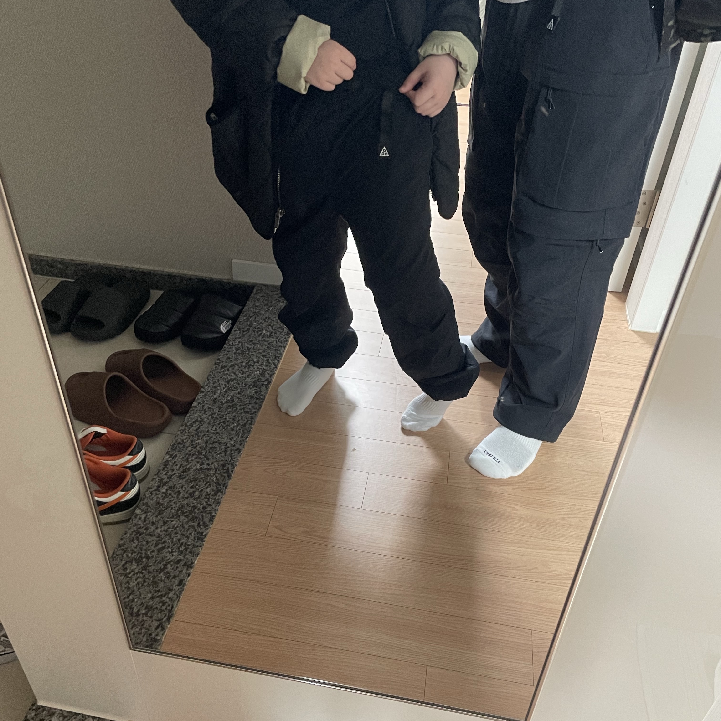 Nike ACG Smith Summit Cargo Pants Black Anthracite - US/EU 착용 스타일