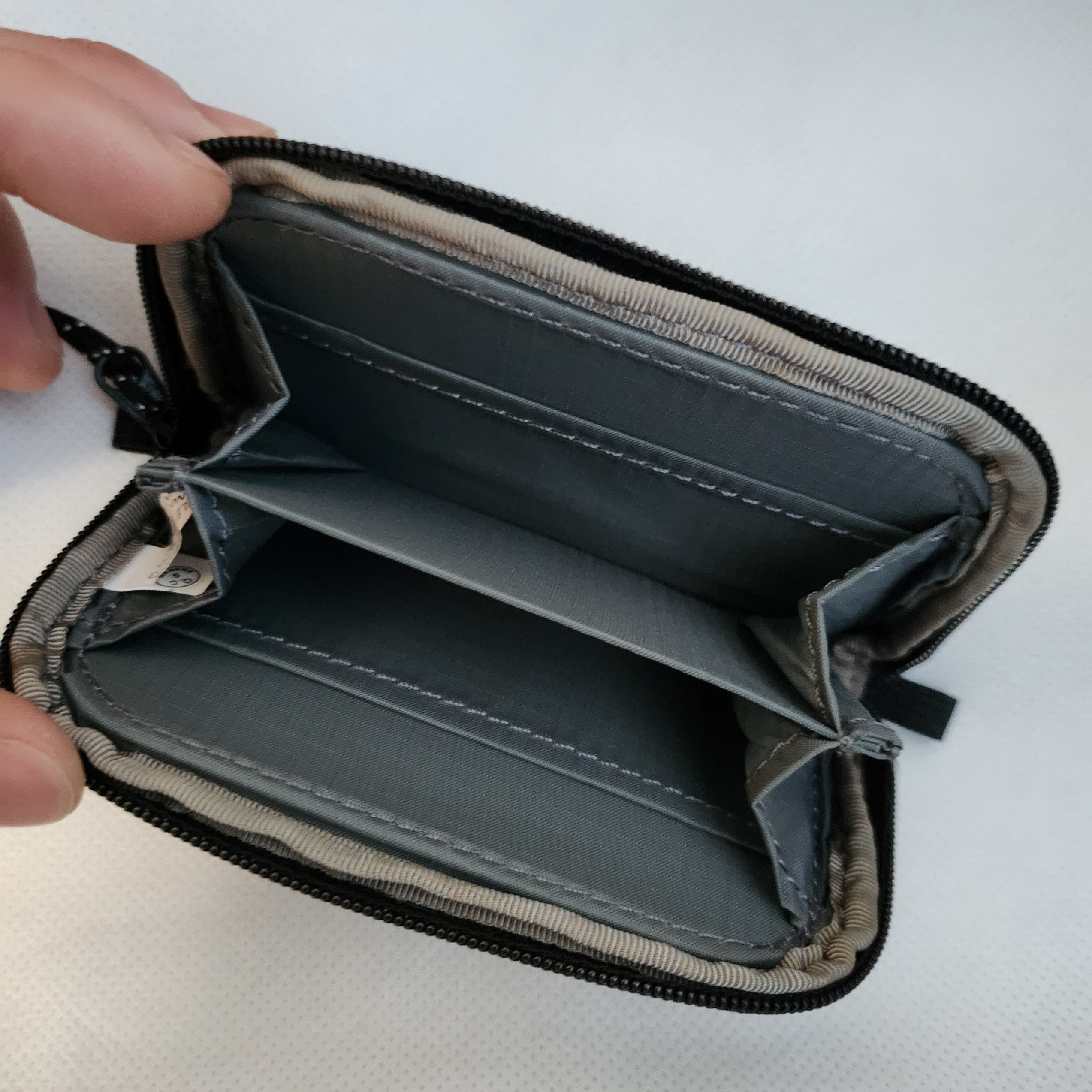 Montbell Mini Zip Wallet Black, [KREAM 단독] ADSB Andersson Bell Macaron Intarsia Cardigan Black 착용 스타일 - 2