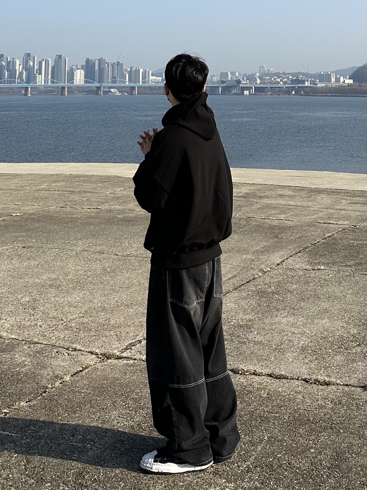 Maison Mihara Yasuhiro Blakey OG Sole Canvas Low-top Sneakers Black White, Maison Mihara Yasuhiro Blakey OG Sole Leather Low-top Sneakers Black 착용 스타일 - 6