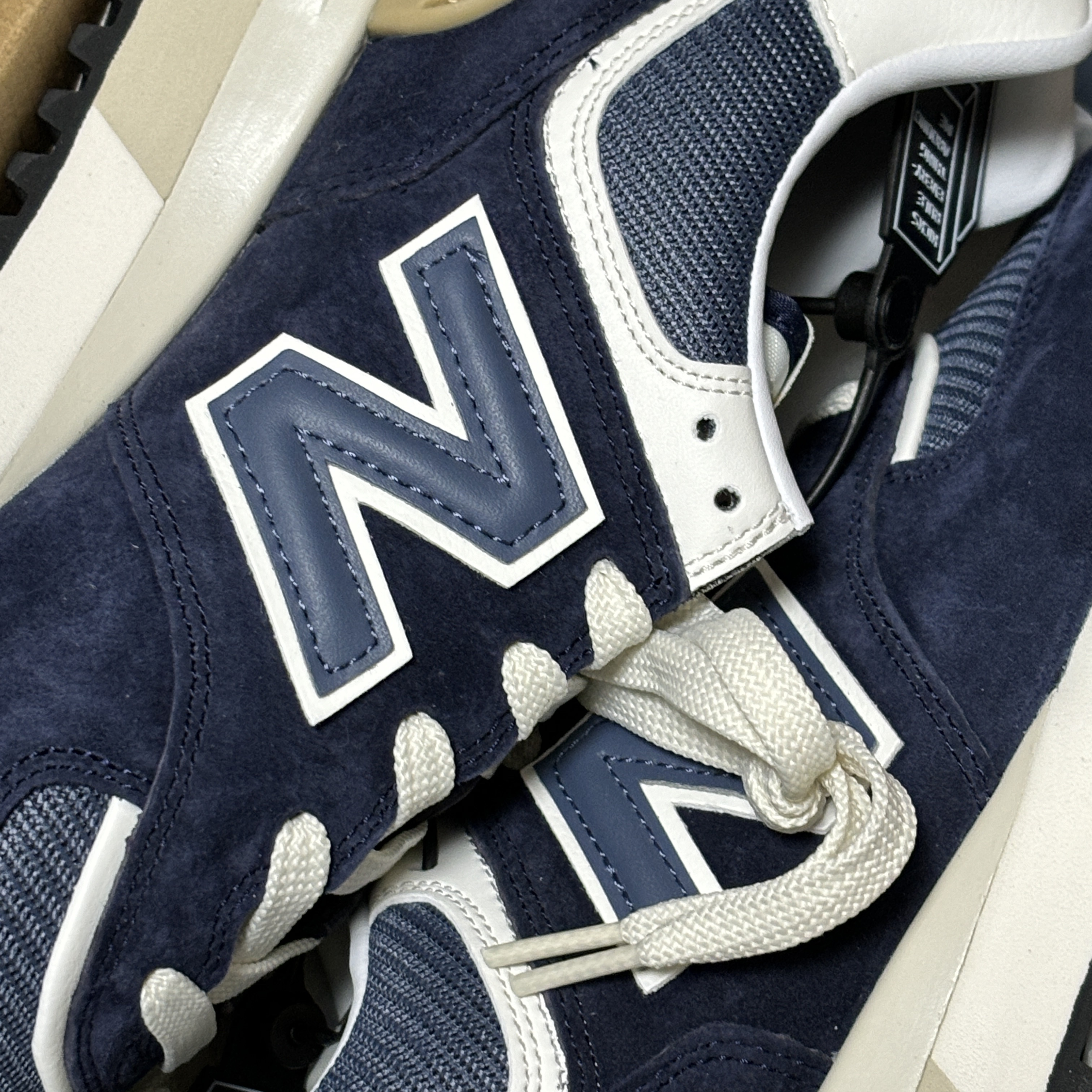 New Balance 574 Legacy Navy 착용 스타일