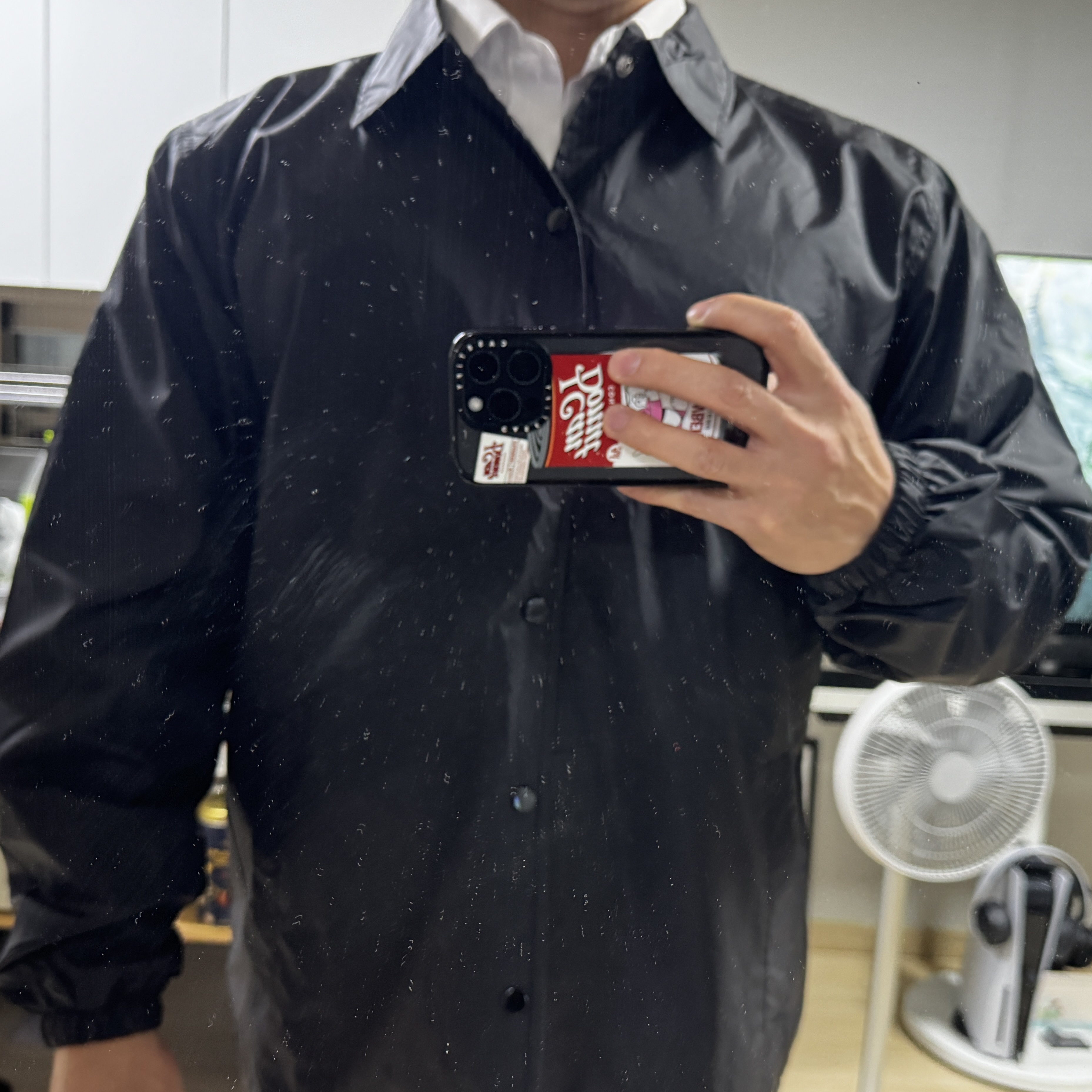 CDG Logo Coach Jacket Black 착용 스타일