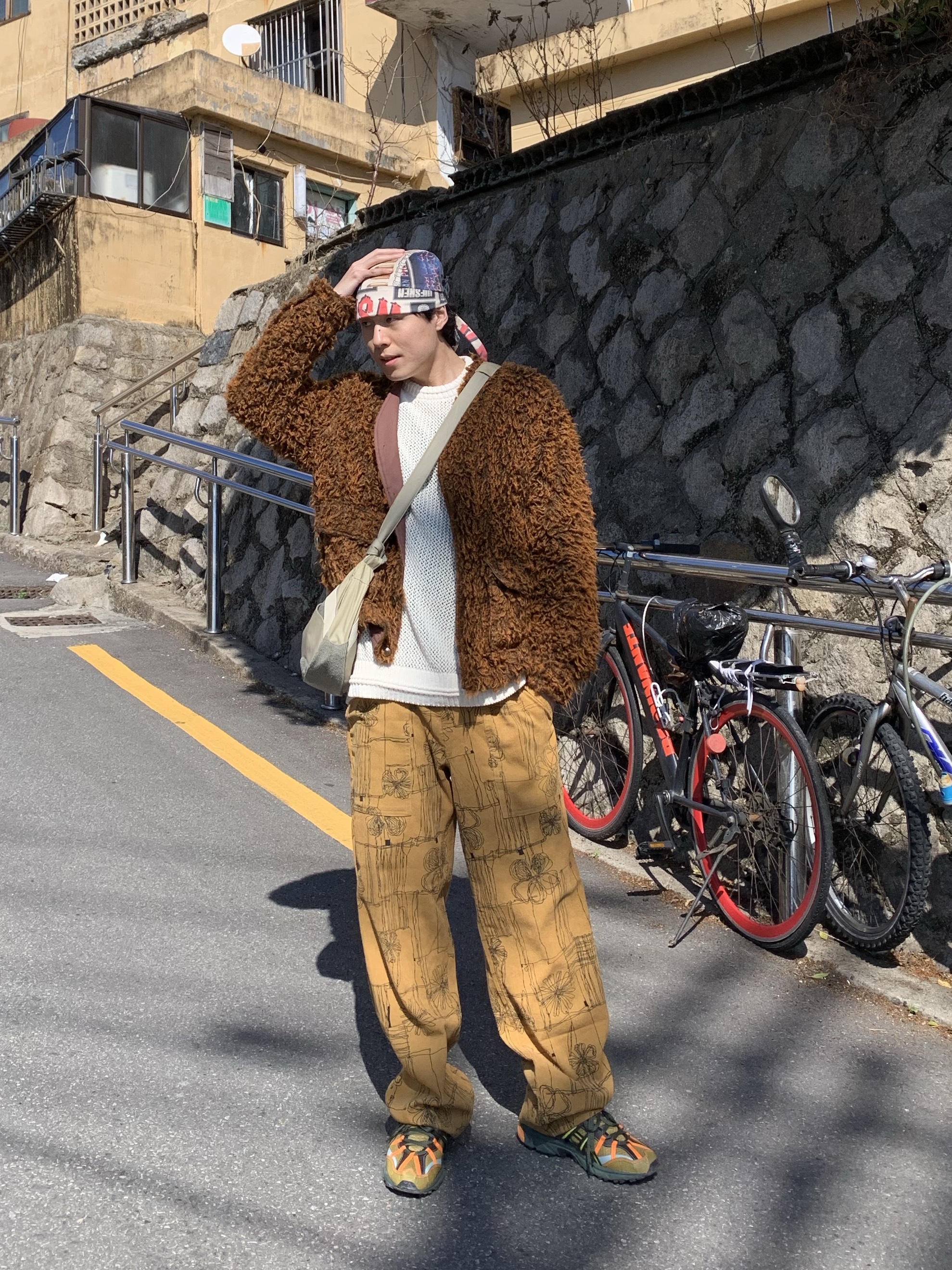Asics x Andersson Bell Gel-Sonoma 15-50 Olive Oil Dark Brown, [KREAM 단독] ADSB Andersson Bell Raptor Layered Cargo Pants Indigo Green 착용 스타일 - 3
