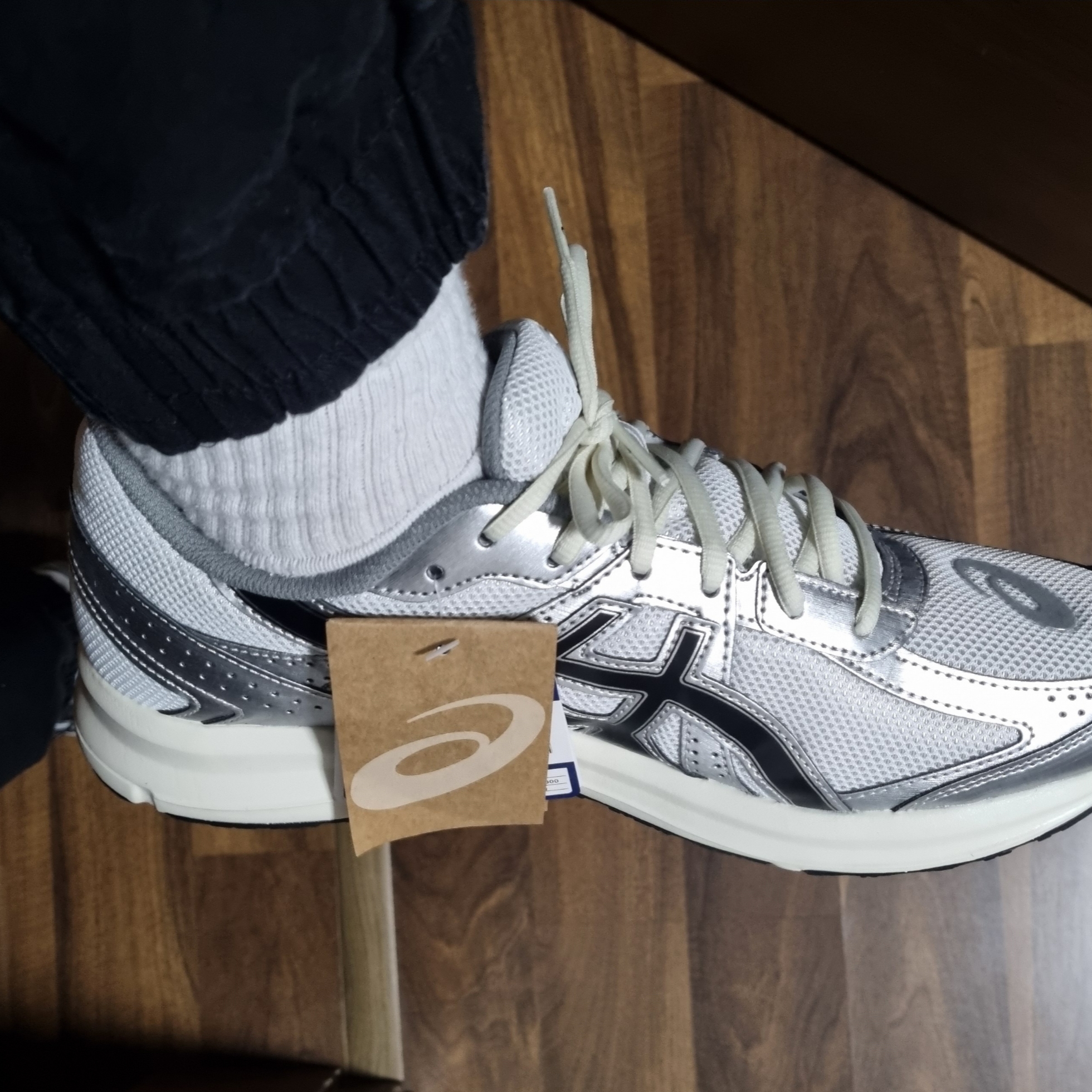 Asics Jog 100 S White Black - 2E Wide 착용 스타일
