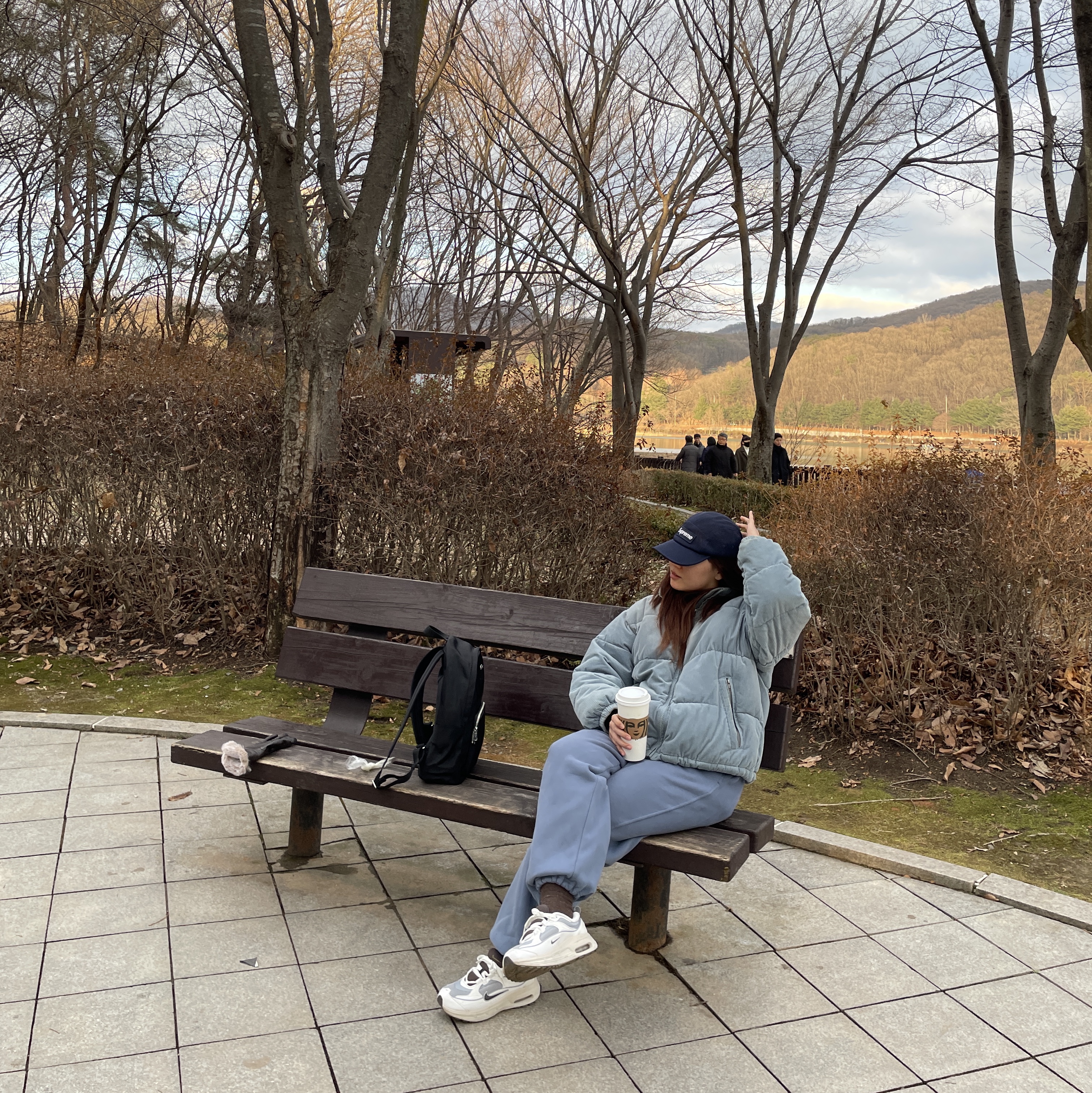 (W) Nike Air Max Bliss Next Nature Wolf Grey, Supreme Mesh Cordura Camp Cap Navy - 23SS 착용 스타일