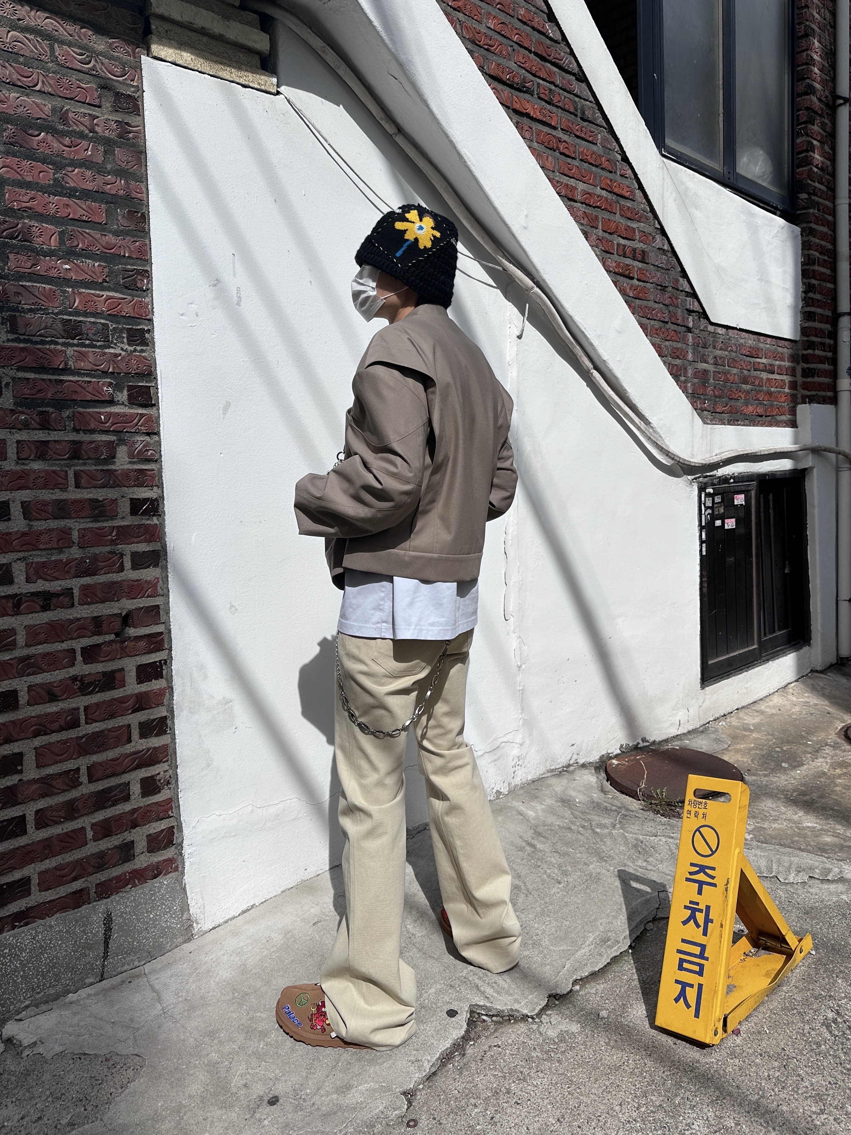 Nonnod Flared Pants Beige 착용 스타일 - 3