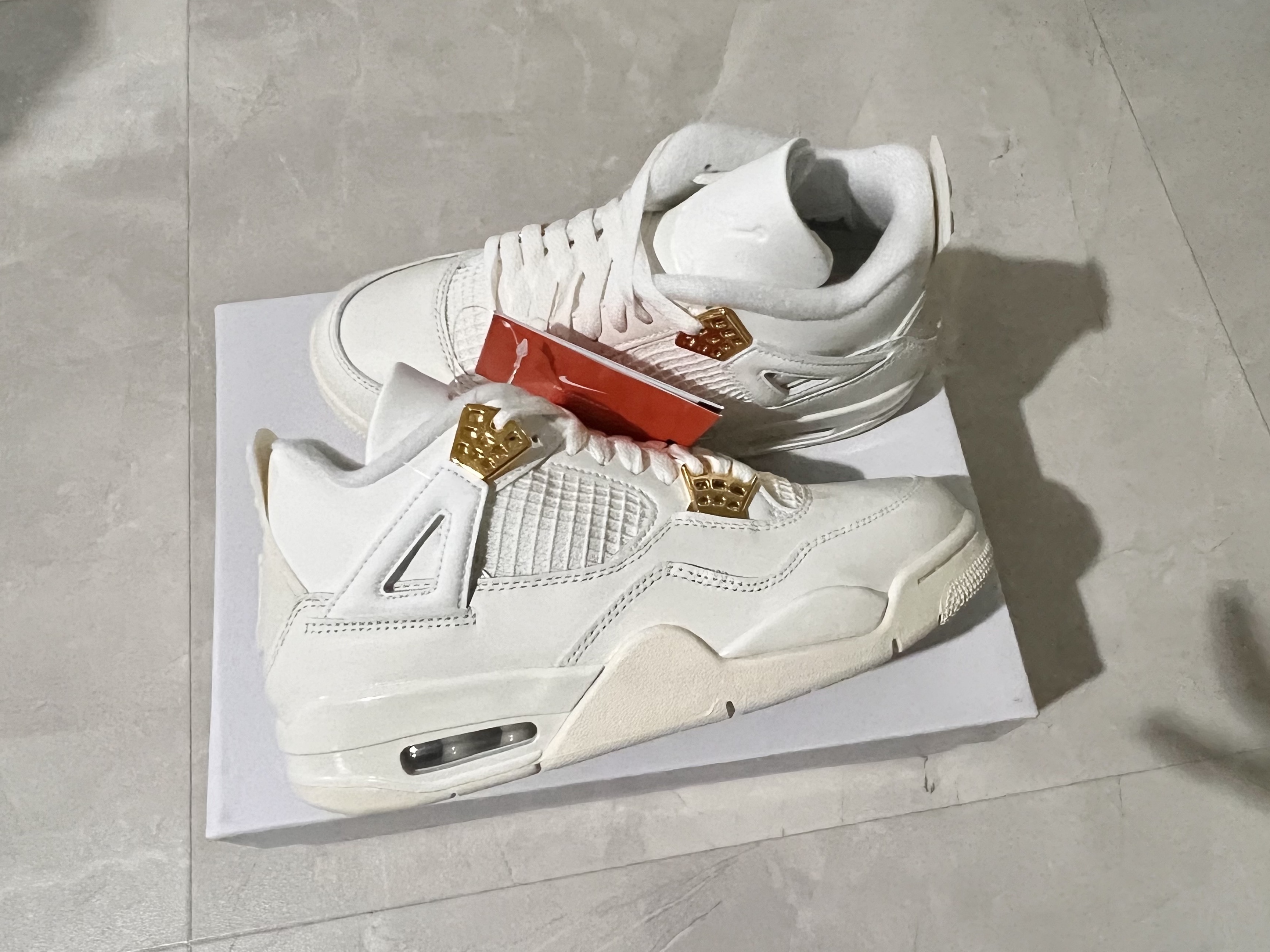 (W) Jordan 4 Retro Metallic Gold 착용 스타일