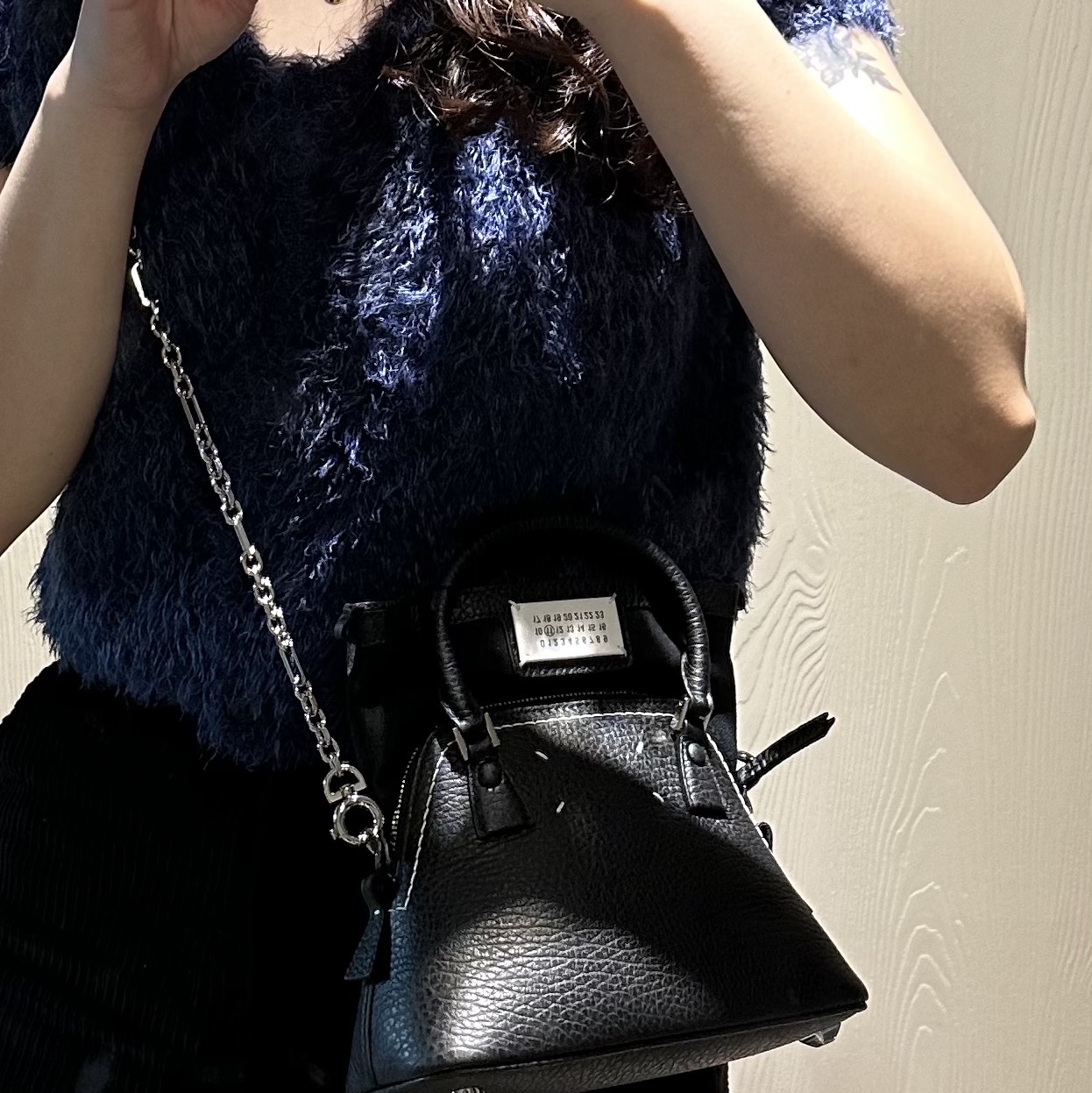 Maison Margiela 5AC Micro Bag Black 착용 스타일