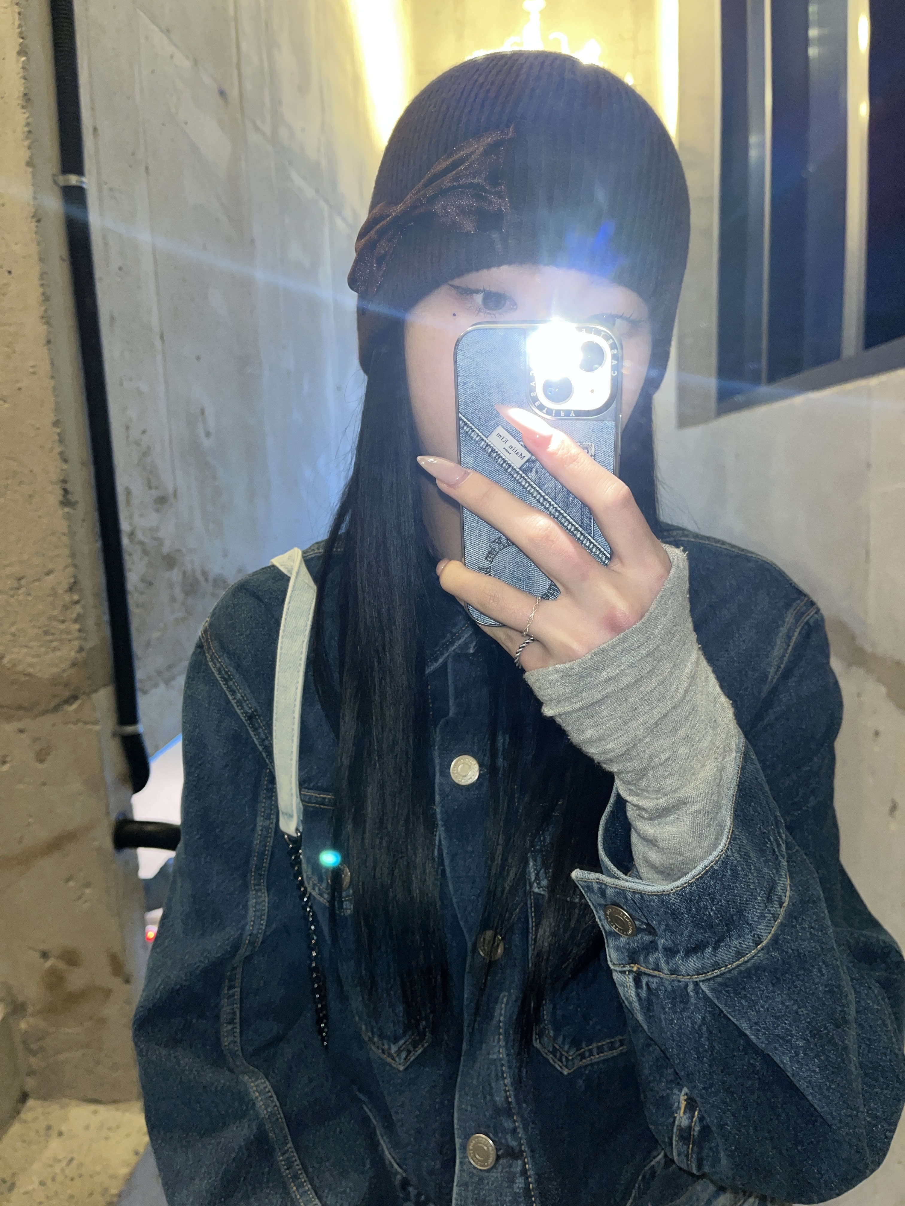 Casetify x Matin Kim iPhone Denim Pocket Magsafe Mirror Case Silver, Emis New Logo Emis Cap Burgundy 착용 스타일 - 7