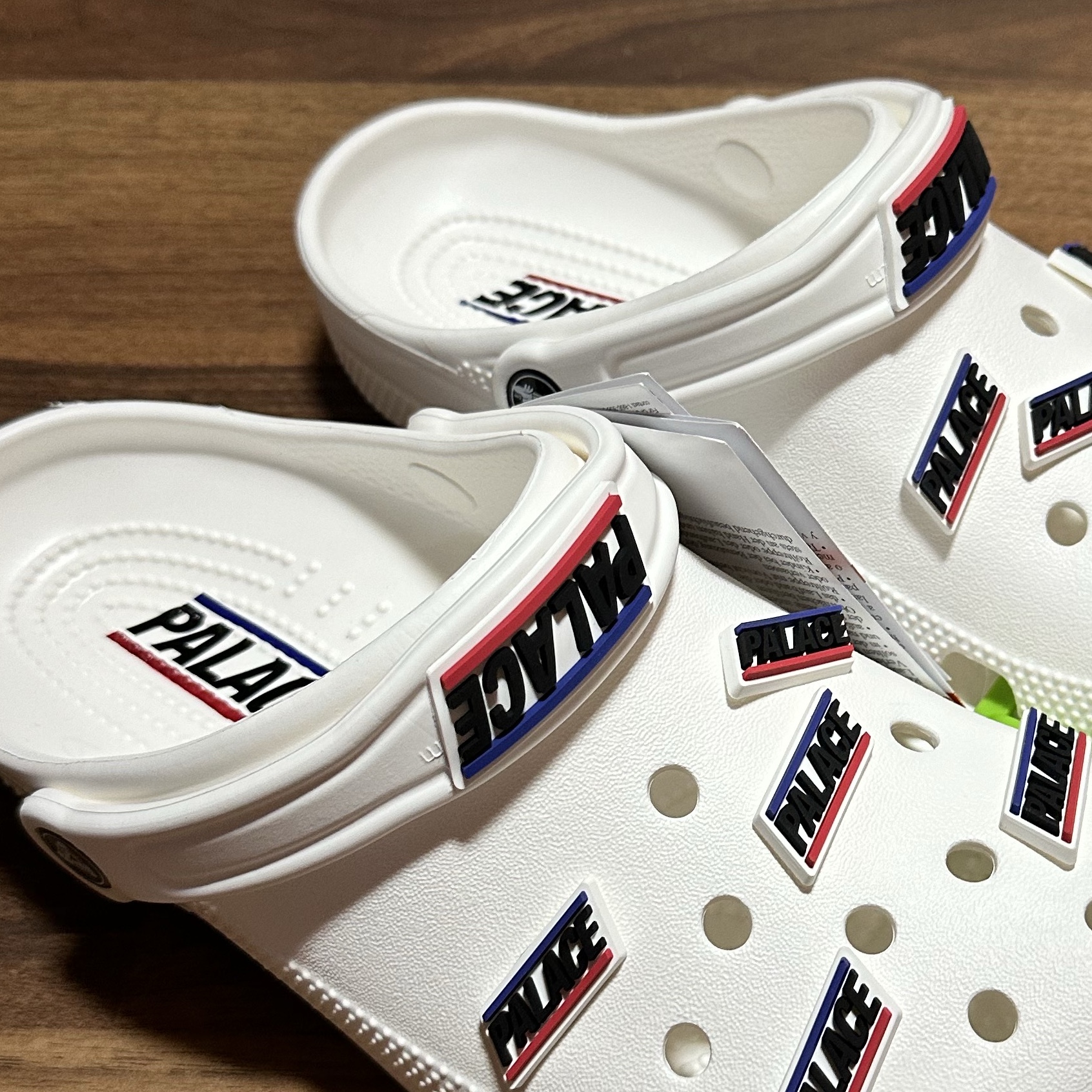 Crocs x Palace Classic Clog White 착용 스타일 - 2