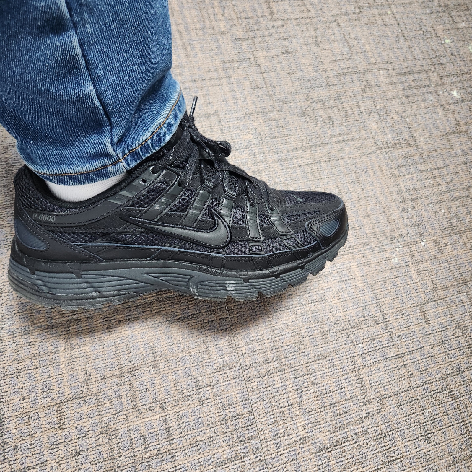 Nike P-6000 PRM Triple Black 착용 스타일 - 2