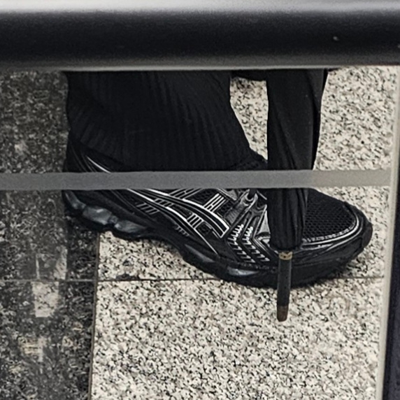 Asics Gel-Kayano 14 Black Pure Silver 착용 스타일