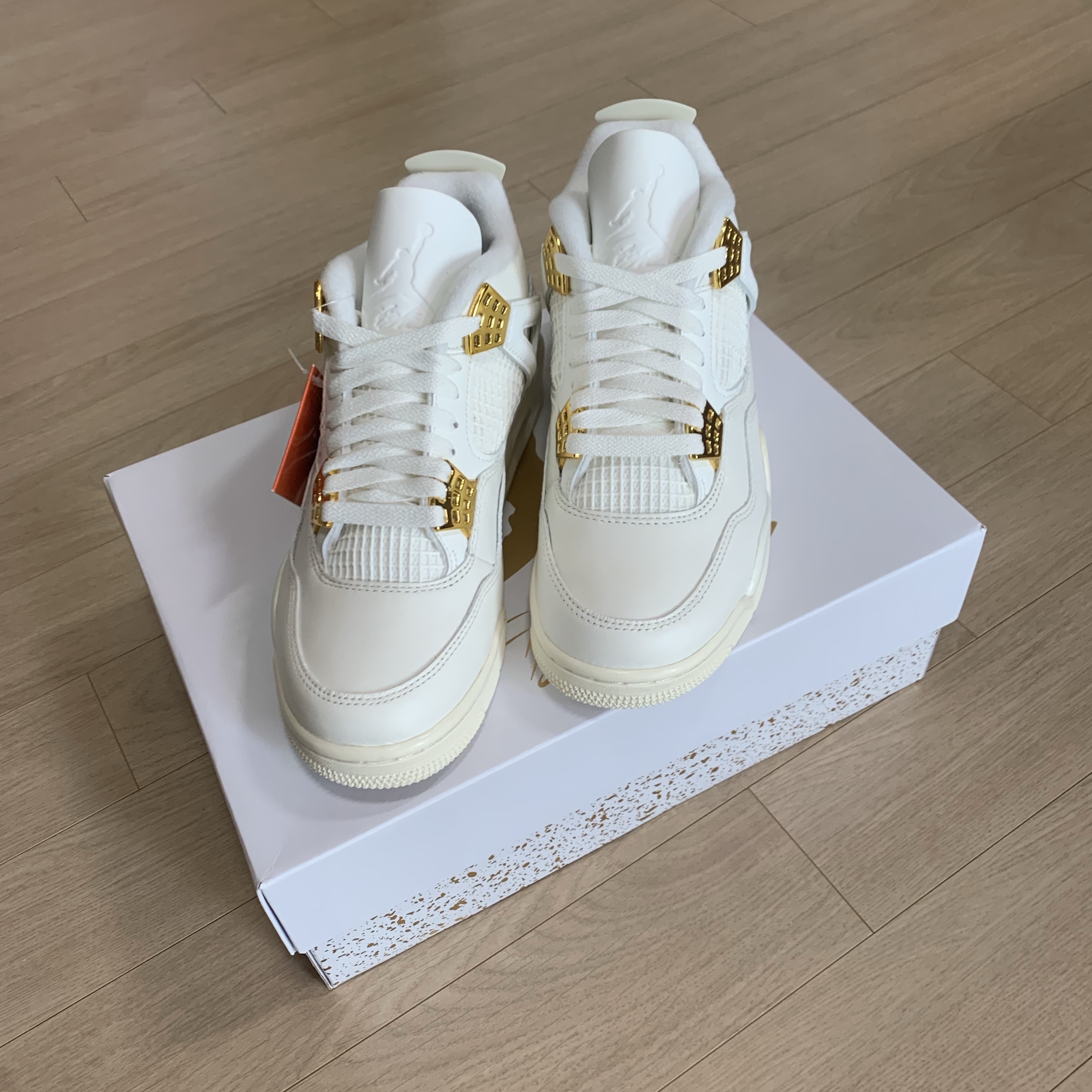 (W) Jordan 4 Retro Metallic Gold 착용 스타일 - 2