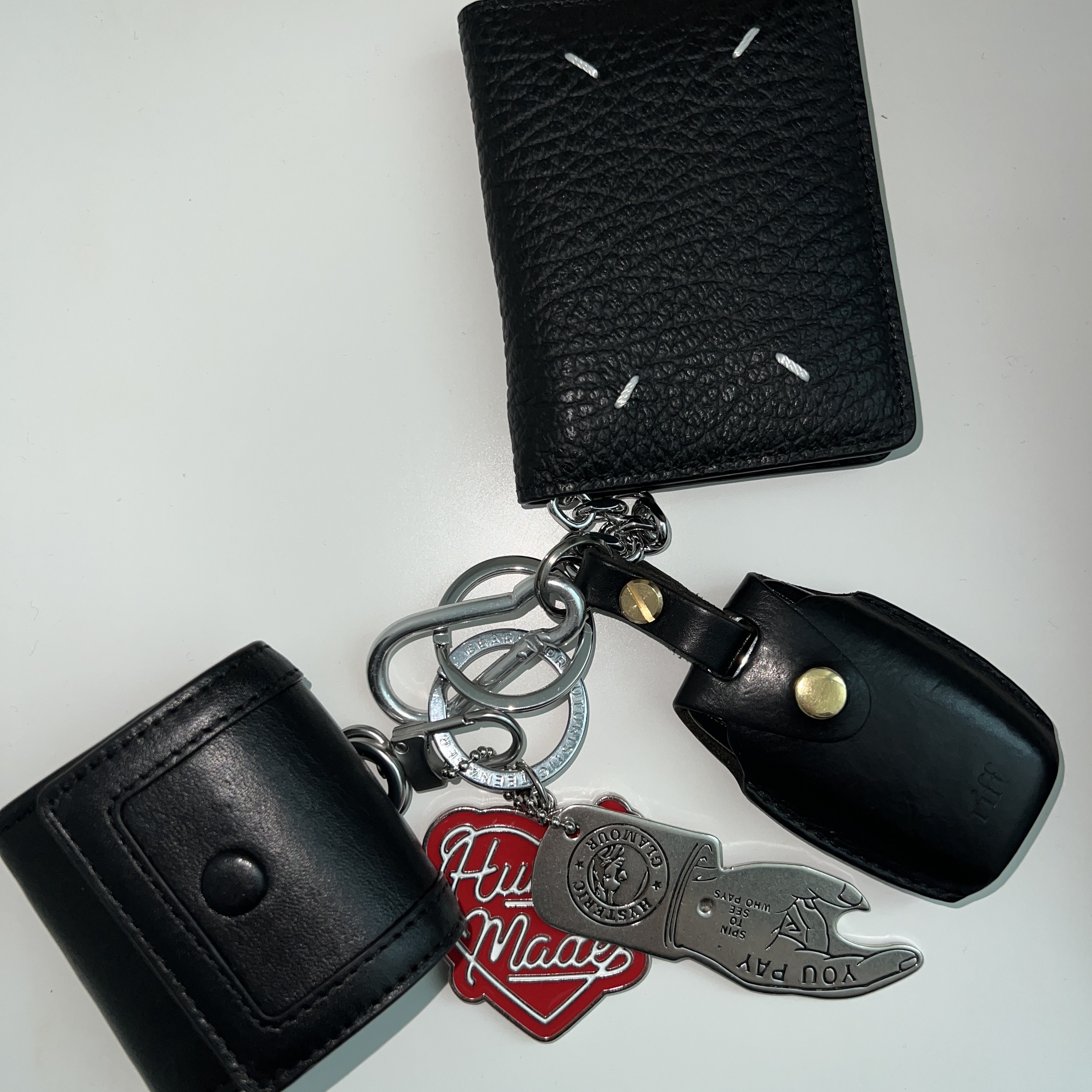 Maison Margiela Keyring Wallet Black, Human Made Heart Keyring Red 착용 스타일