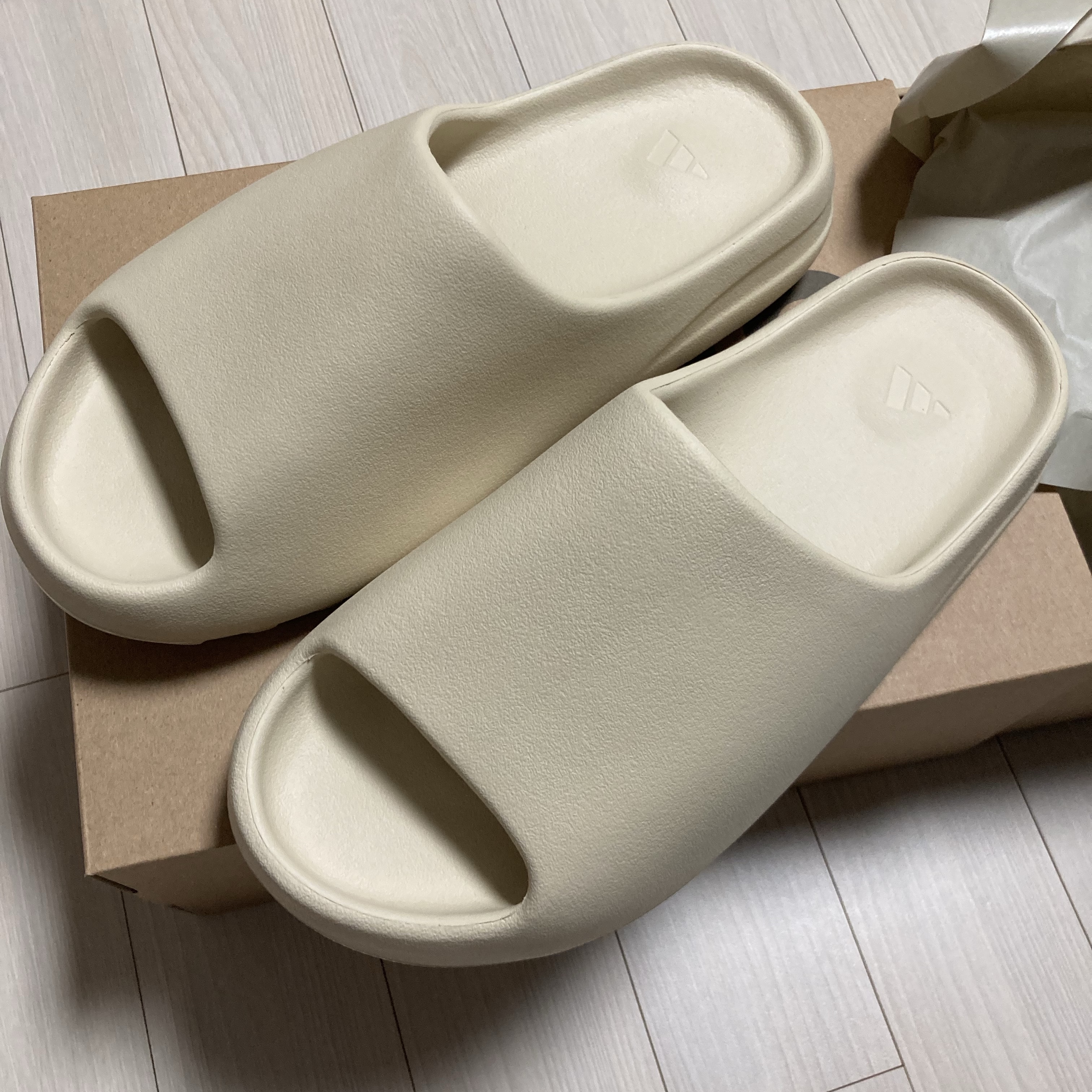 Adidas Yeezy Slide Bone 2022/2023 착용 스타일