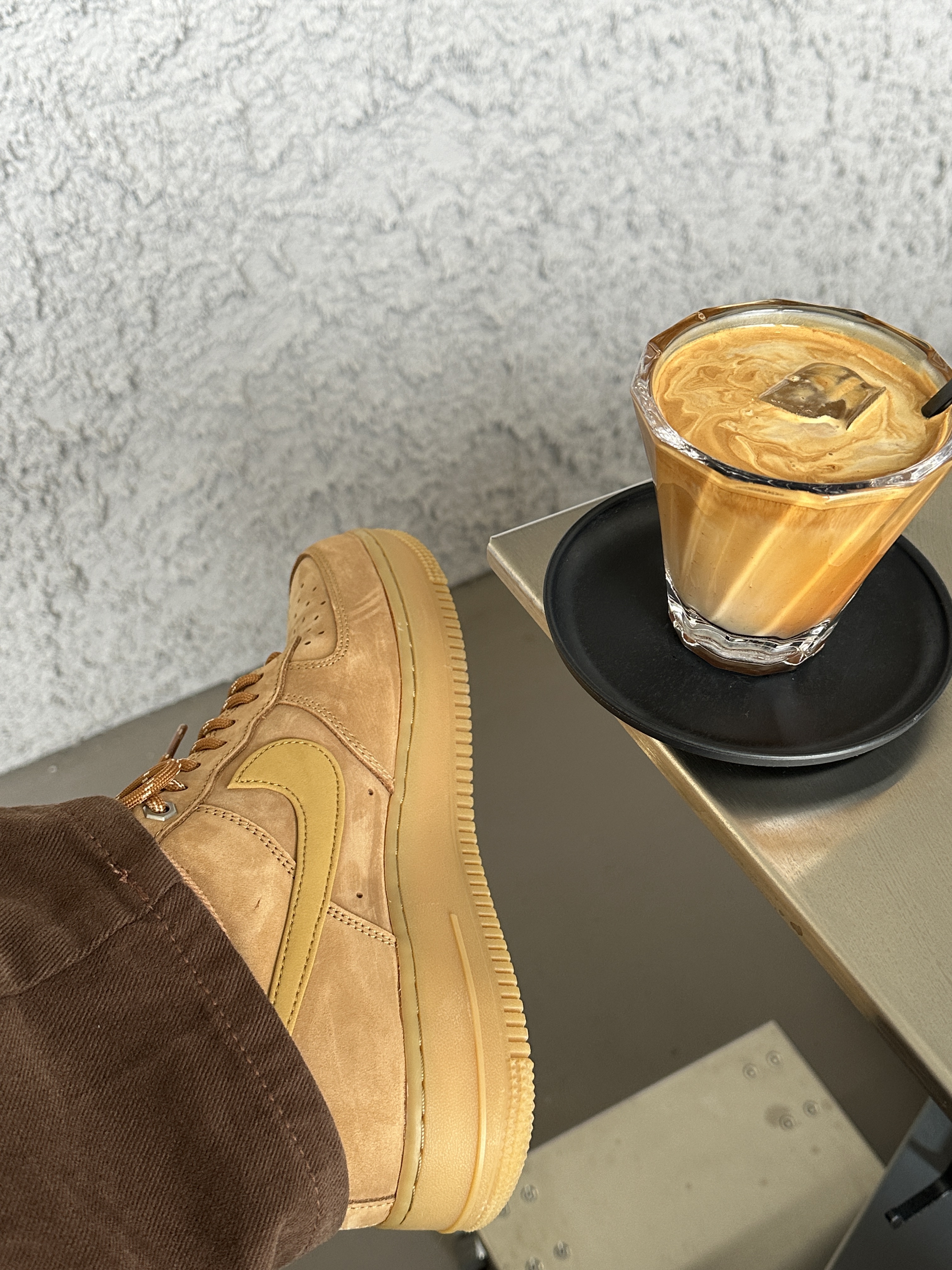 Nike Air Force 1 '07 WB Flax 착용 스타일
