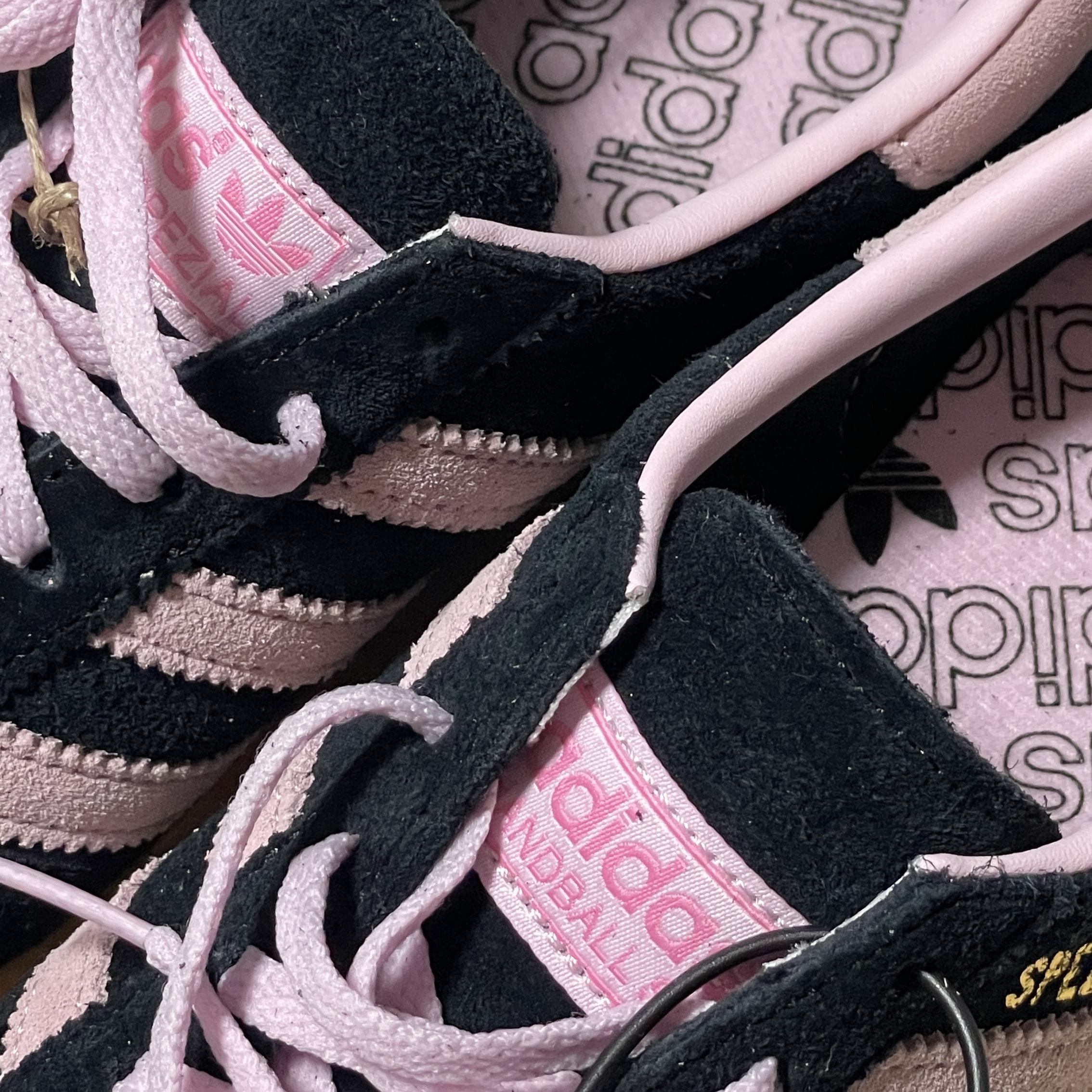 (W) Adidas Spezial Handball Core Black Clear Pink 착용 스타일 - 3