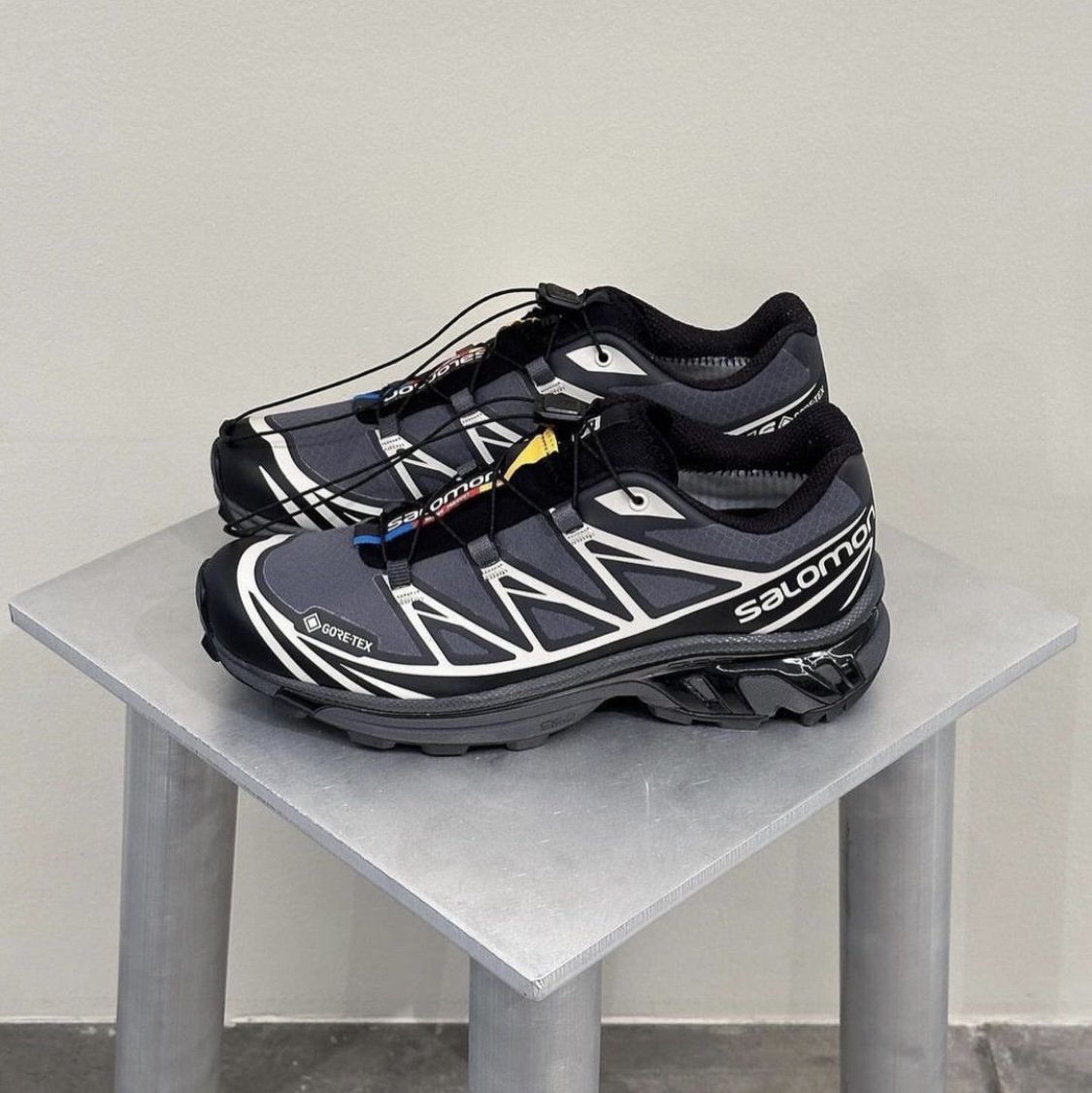 Salomon XT-6 Gore-Tex Black Ebony 착용 스타일 - 1