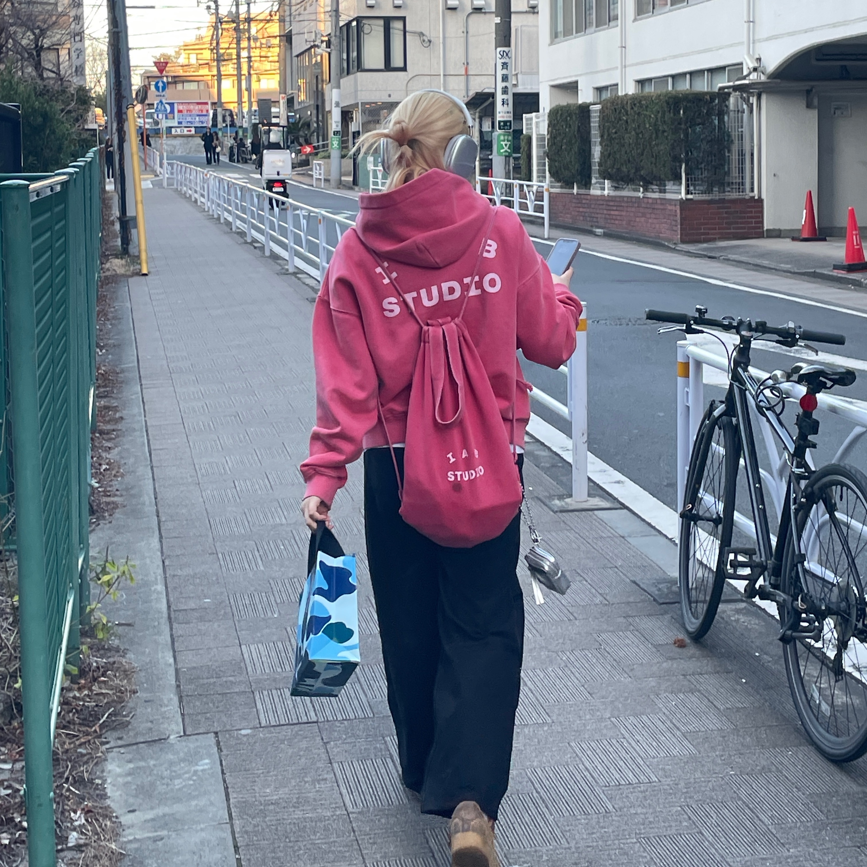 IAB Studio Pigment Hoodie & Sack Coral, Nike Air Force 1 '07 WB Flax 착용 스타일 - 1