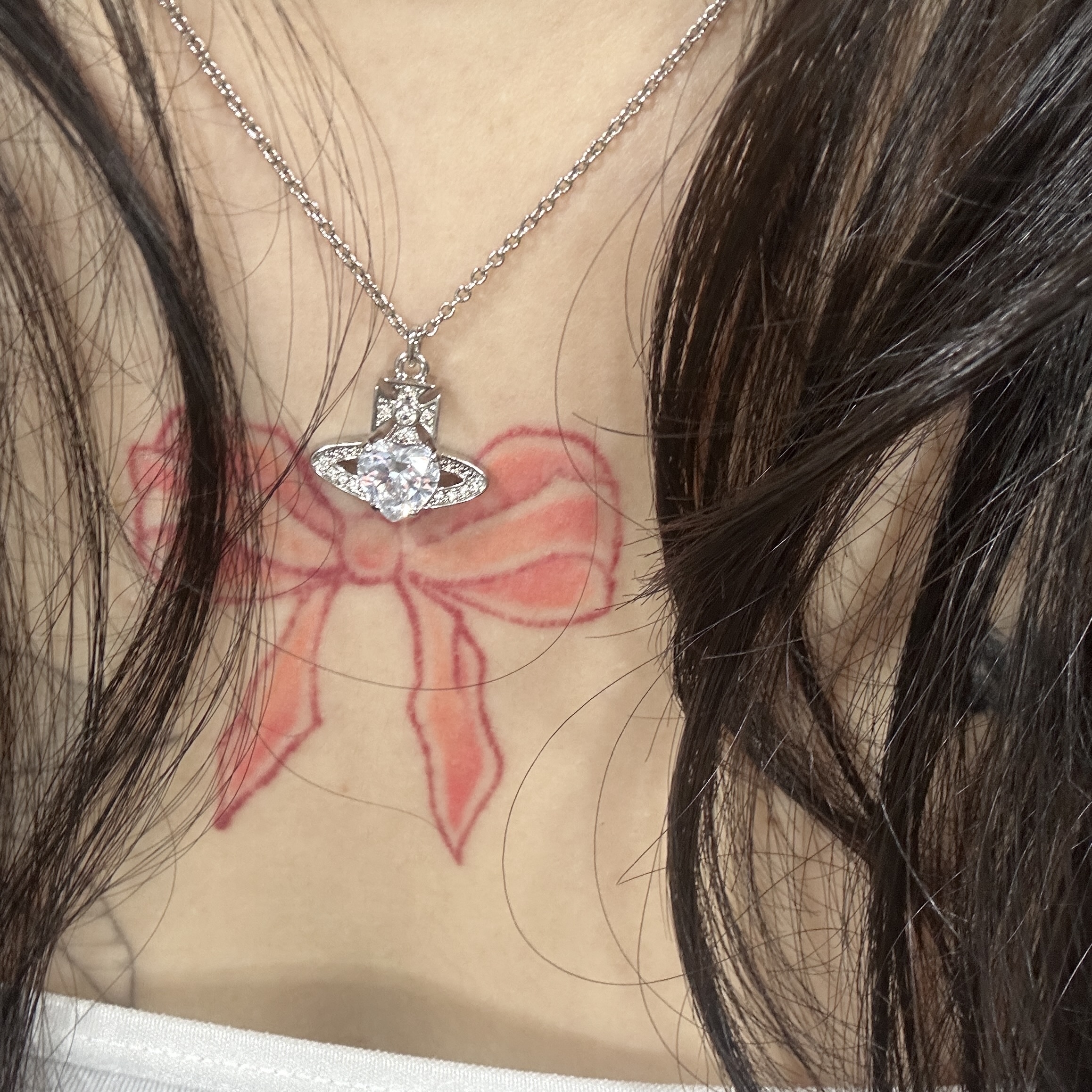 Vivienne Westwood Ariella Pendant Platinum 착용 스타일 - 2