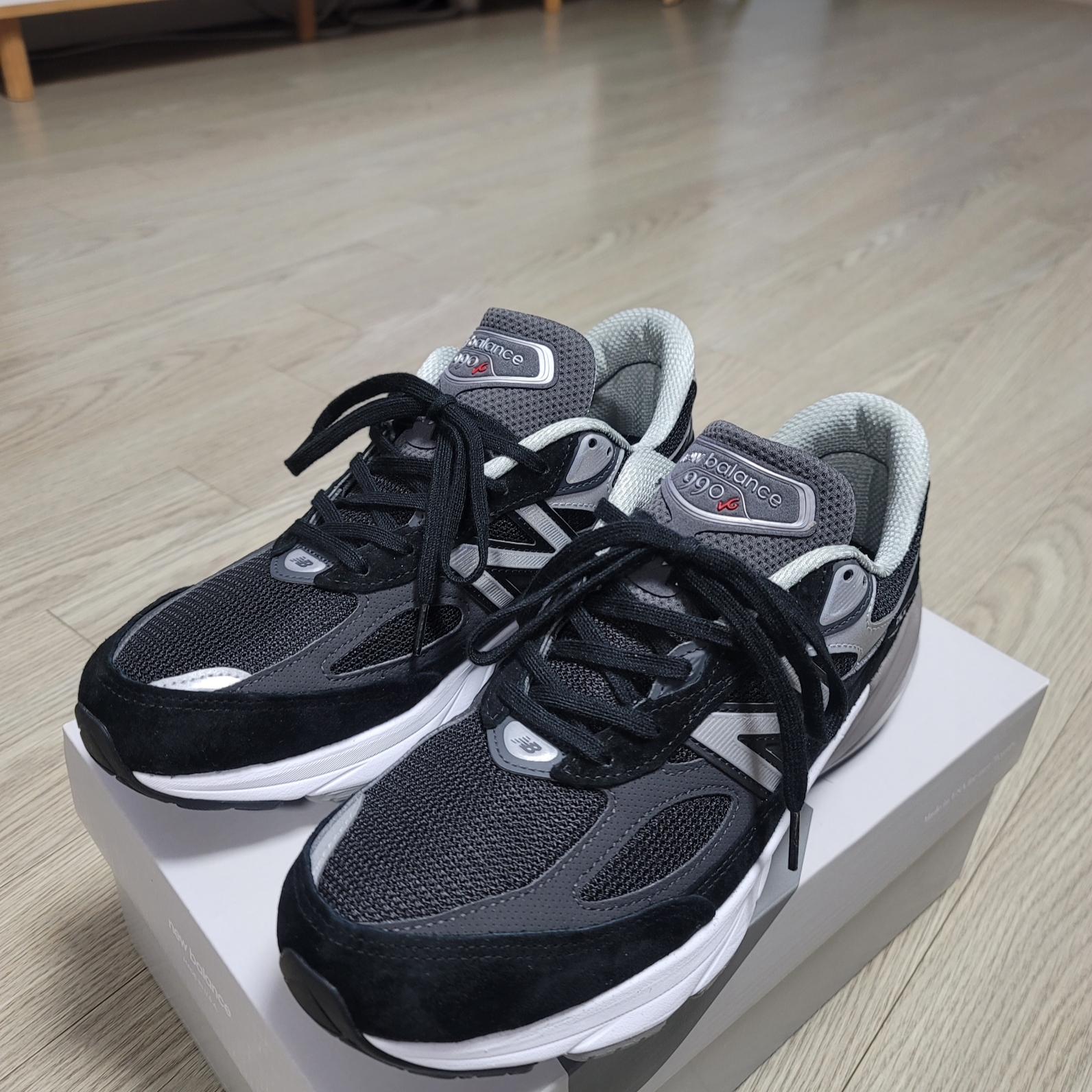New Balance 990v6 Made in USA Black White 착용 스타일
