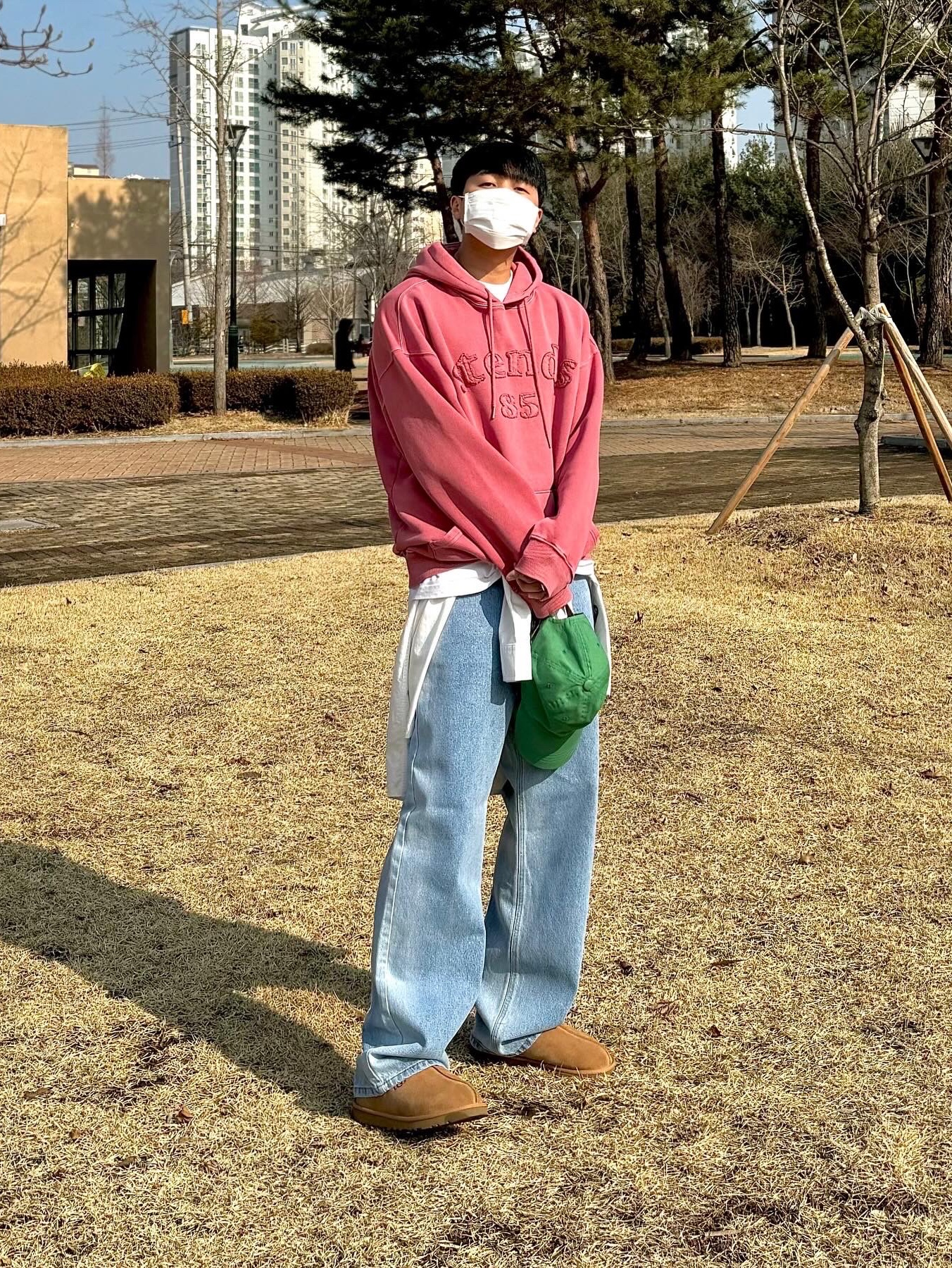 UGG Tasman Slipper Chestnut, [KREAM 단독] ADSB Andersson Bell Raptor Layered Cargo Pants Indigo Green 착용 스타일 - 1