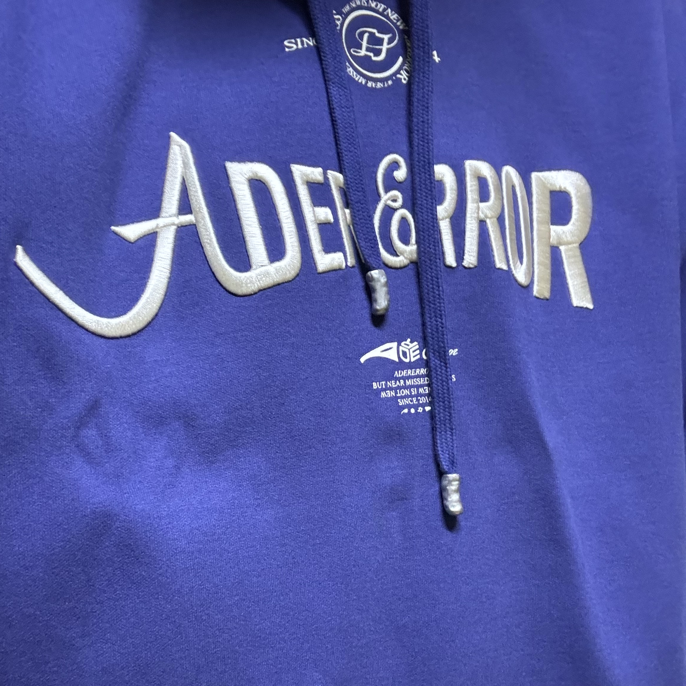 Ader Error Verif Logo Hoodie Navy 착용 스타일