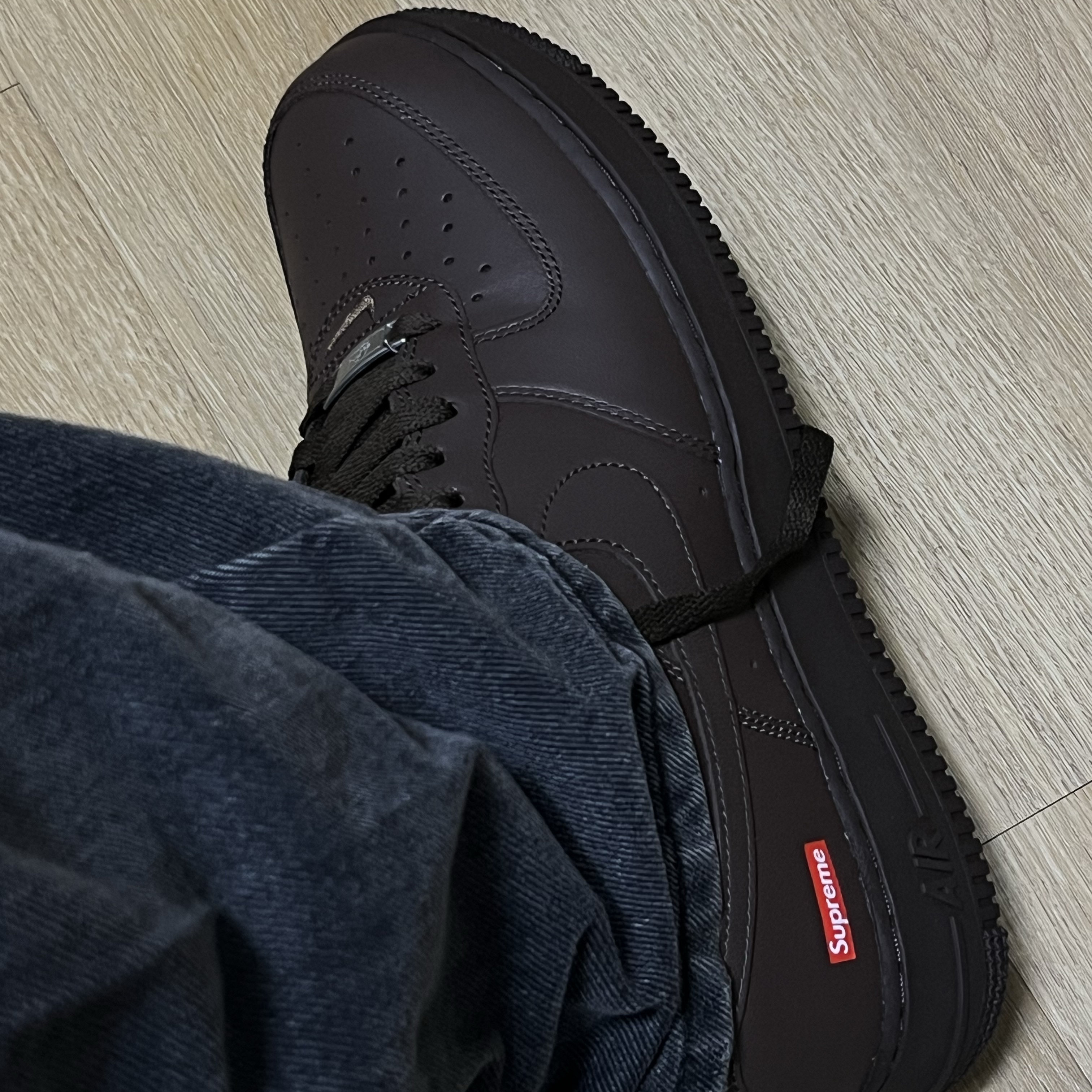 Nike x Supreme Air Force 1 Low Baroque Brown 착용 스타일