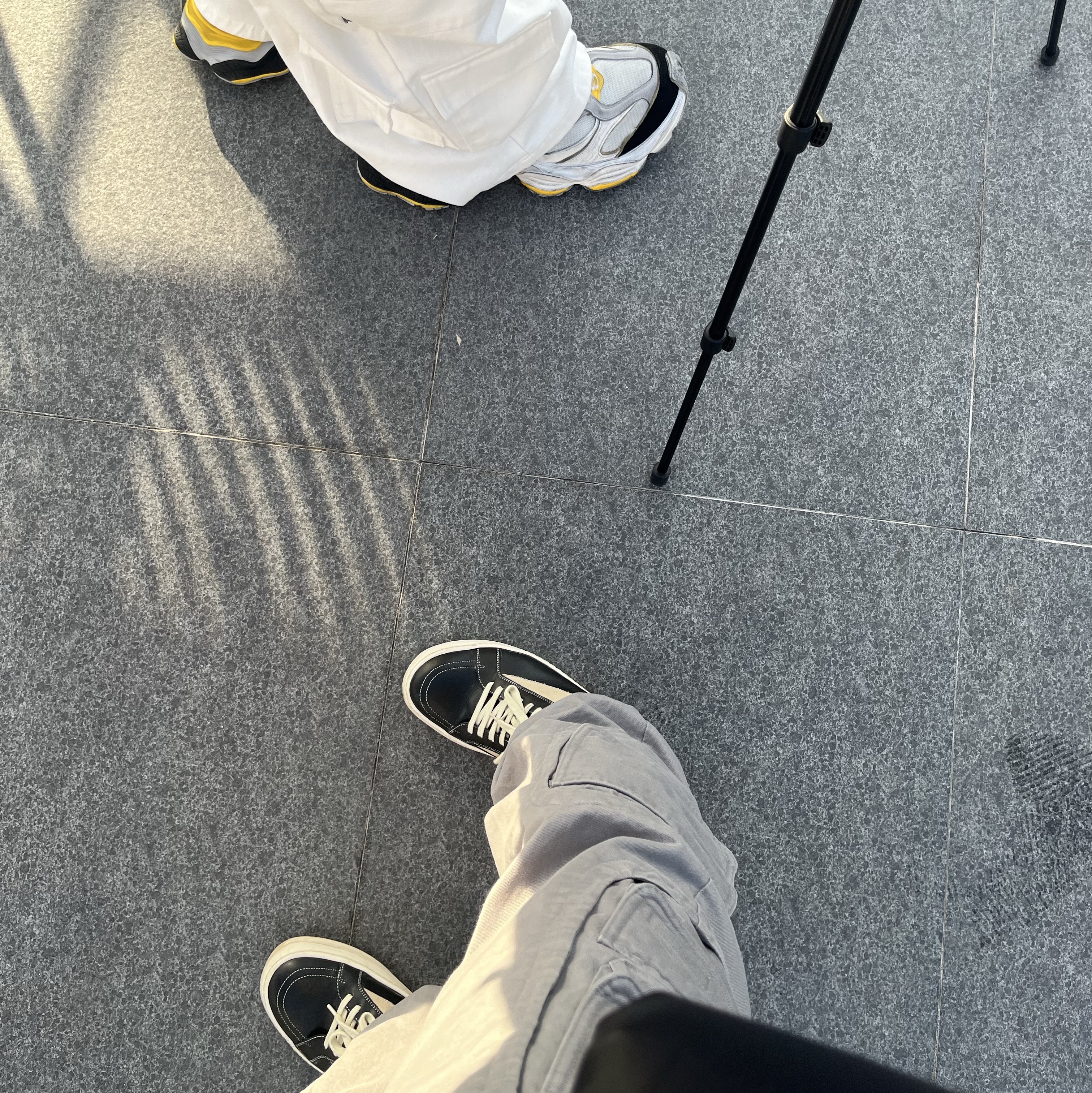 Rick Owens Lido Vintage Sneakers Black Milk, Moncler Genius 7 x 1017 Alyx 9SM Almond Down Jacket Beige - 20FW 착용 스타일 - 2