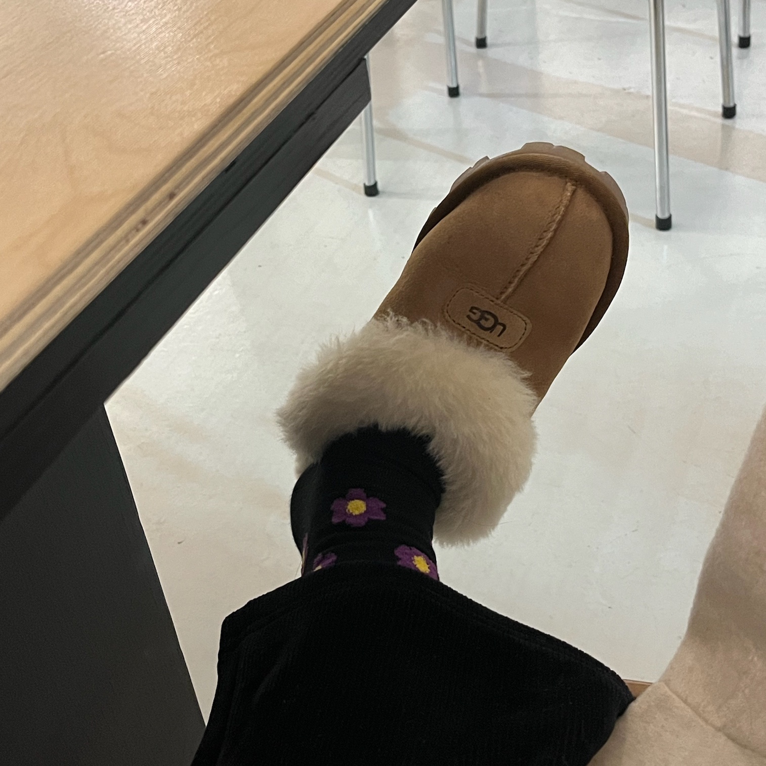 (W) UGG Coquette Slipper Chestnut 착용 스타일