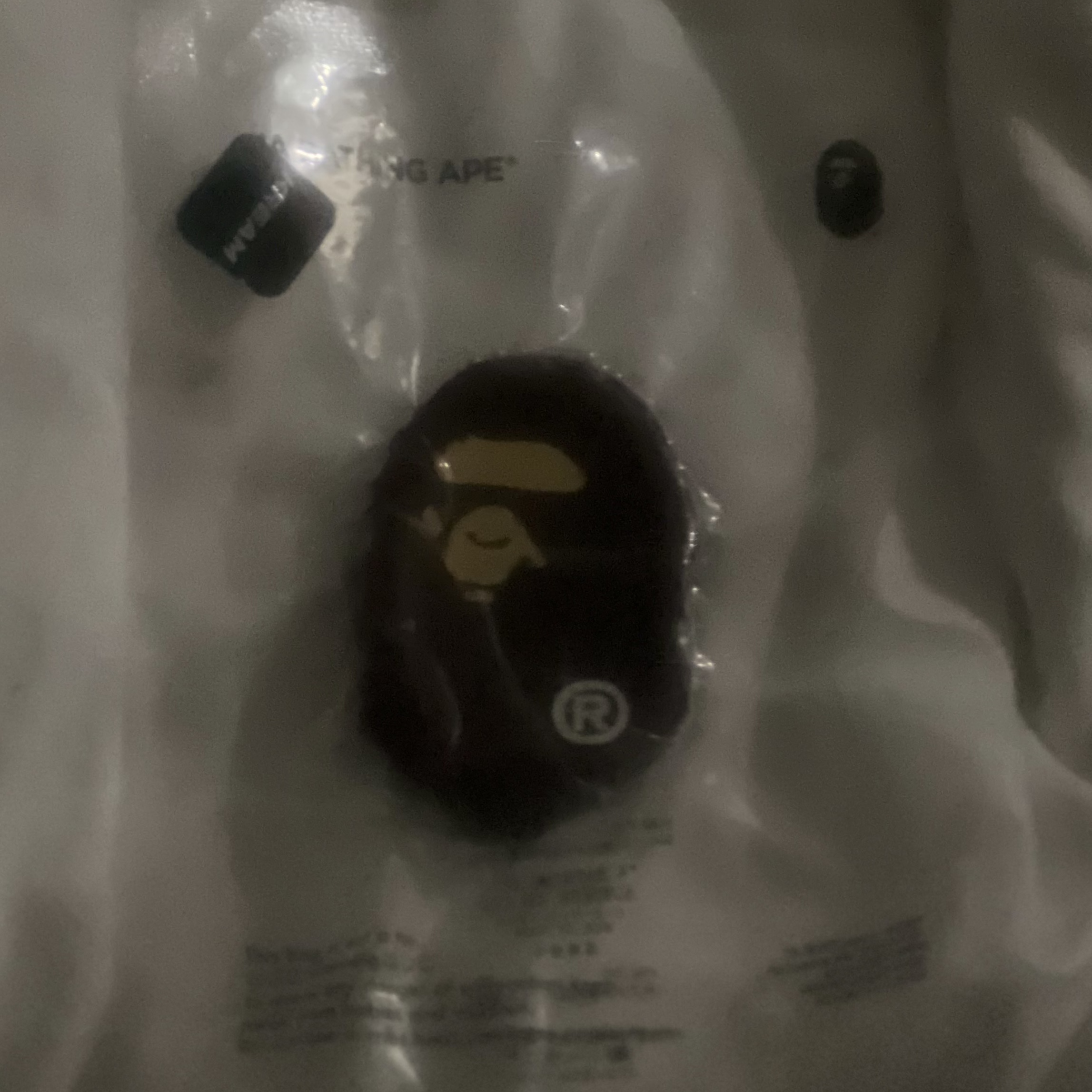 BAPE Ape Head Coin Case M Brown 착용 스타일