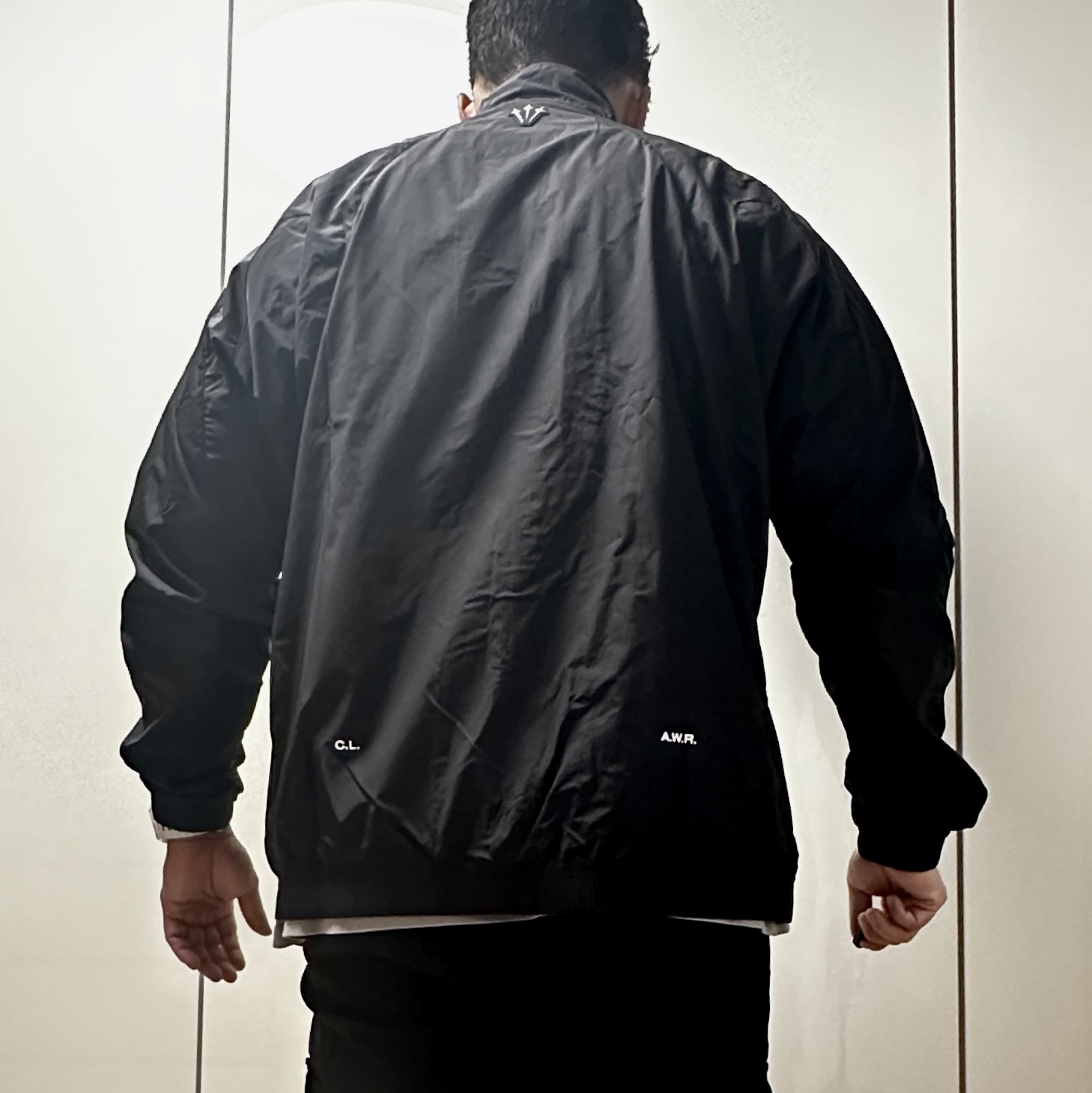 Nike x Drake Nocta Nylon Track Jacket Black (FN7666-010) 착용 스타일 - 2