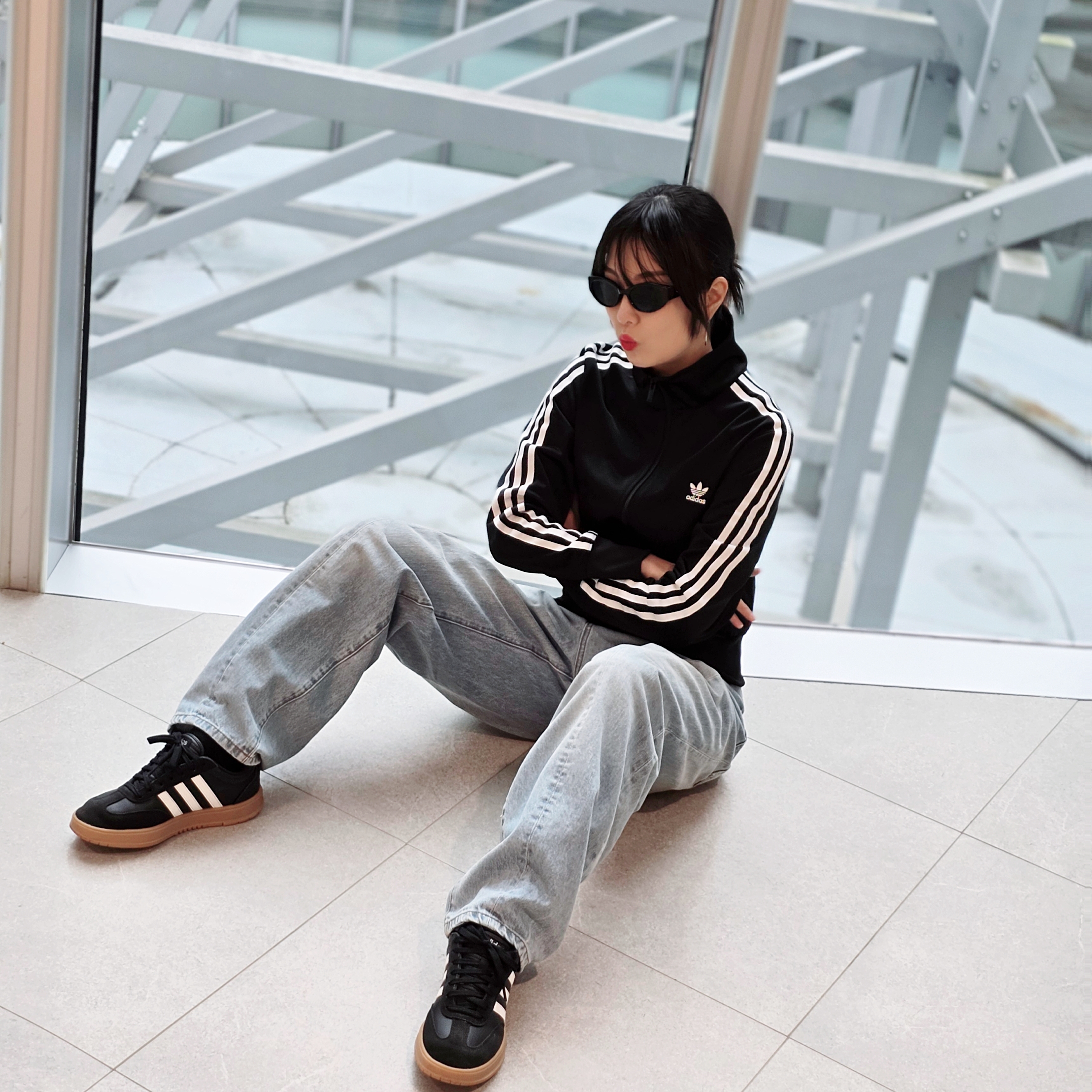 (W) Adidas Adicolor Classic Firebird Track Top Black - KR Sizing, Adidas Gradas Core Black 착용 스타일 - 1