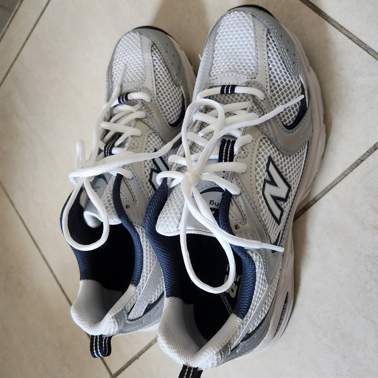 New Balance 530 Steel Grey 착용 스타일