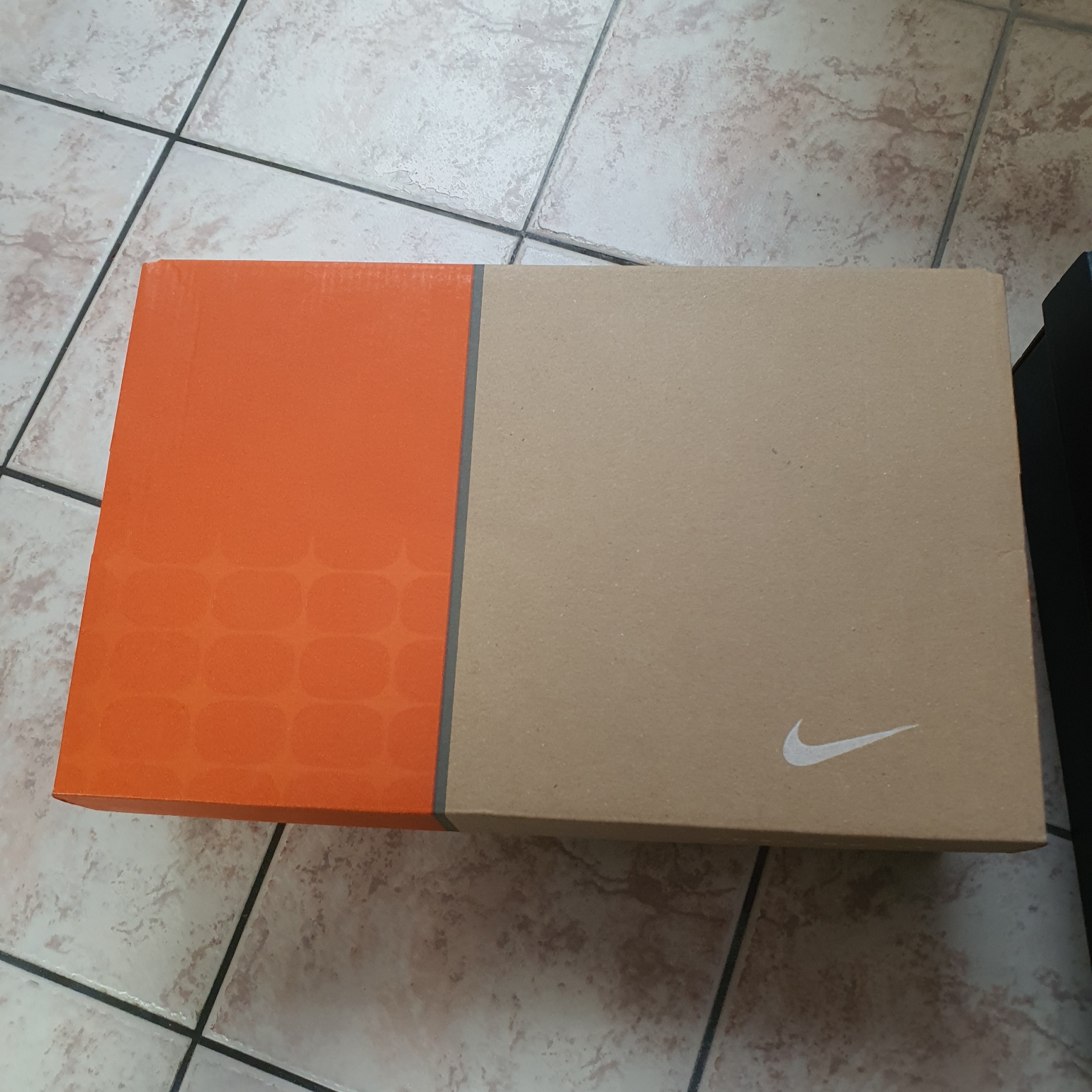 Nike Air Force 1 Low Retro QS West Indies University Gold 착용 스타일 - 4