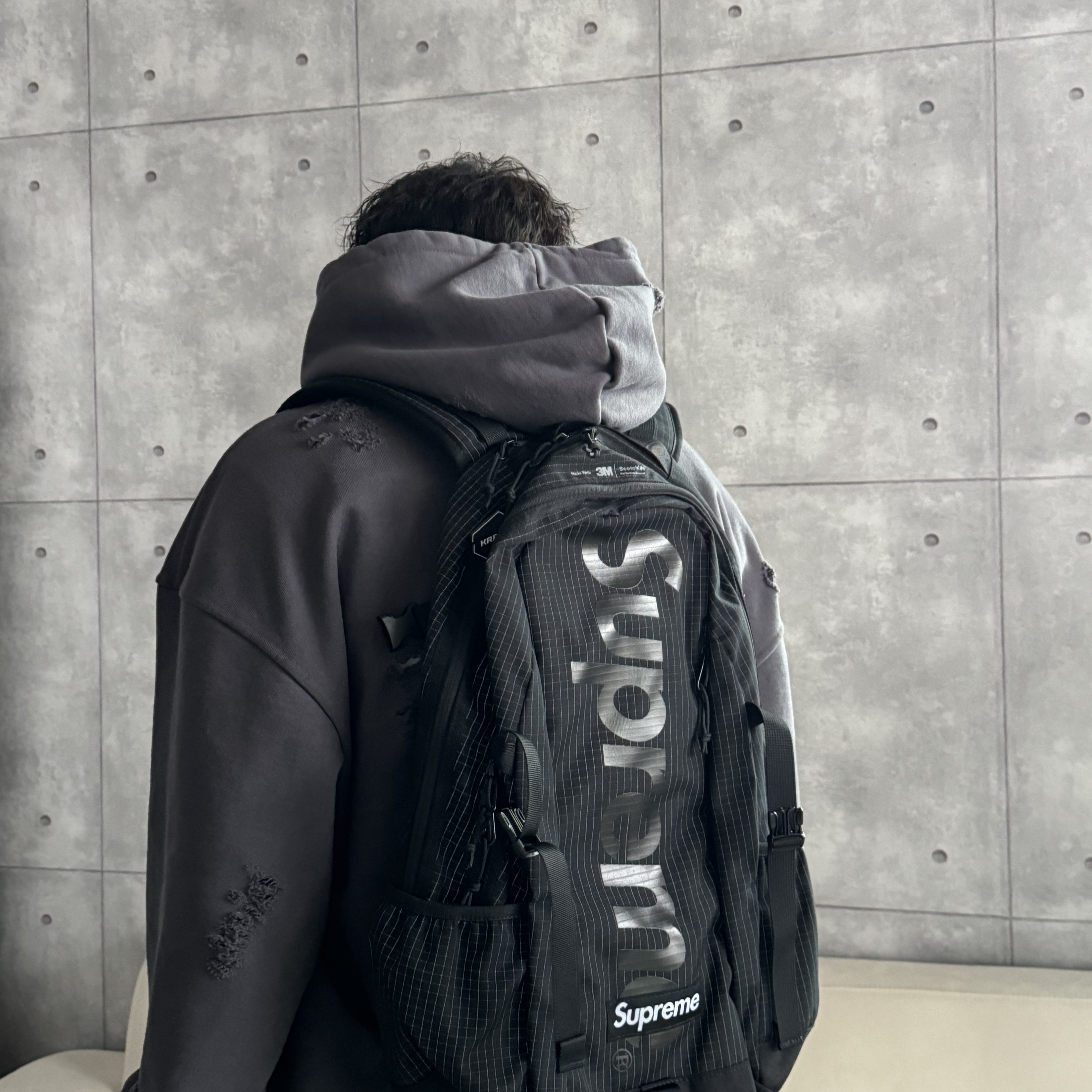 Supreme Backpack Black - 24SS 착용 스타일 - 1