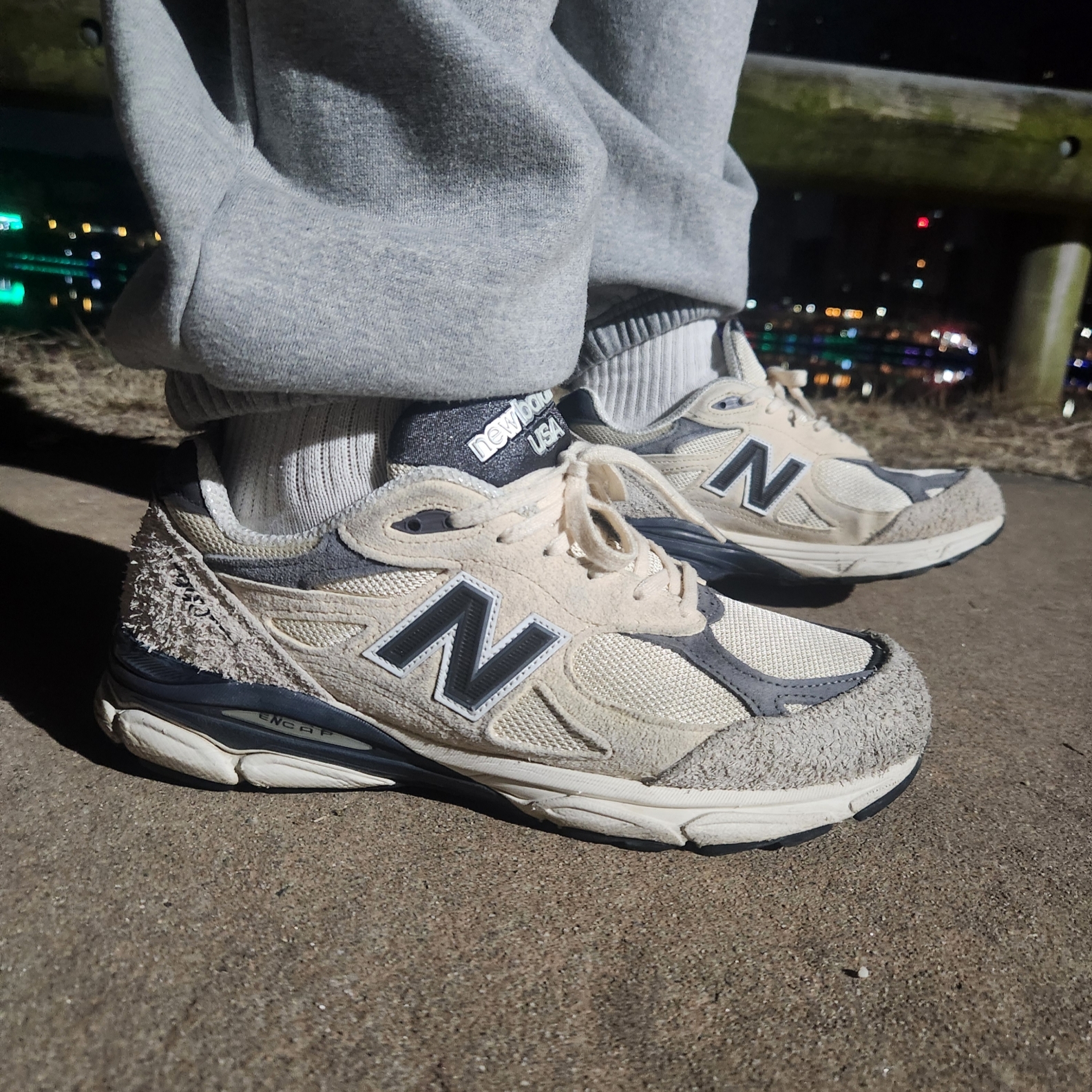 New Balance 990v3 Made in USA Moonbeam Macadamia Nut 착용 스타일 - 1