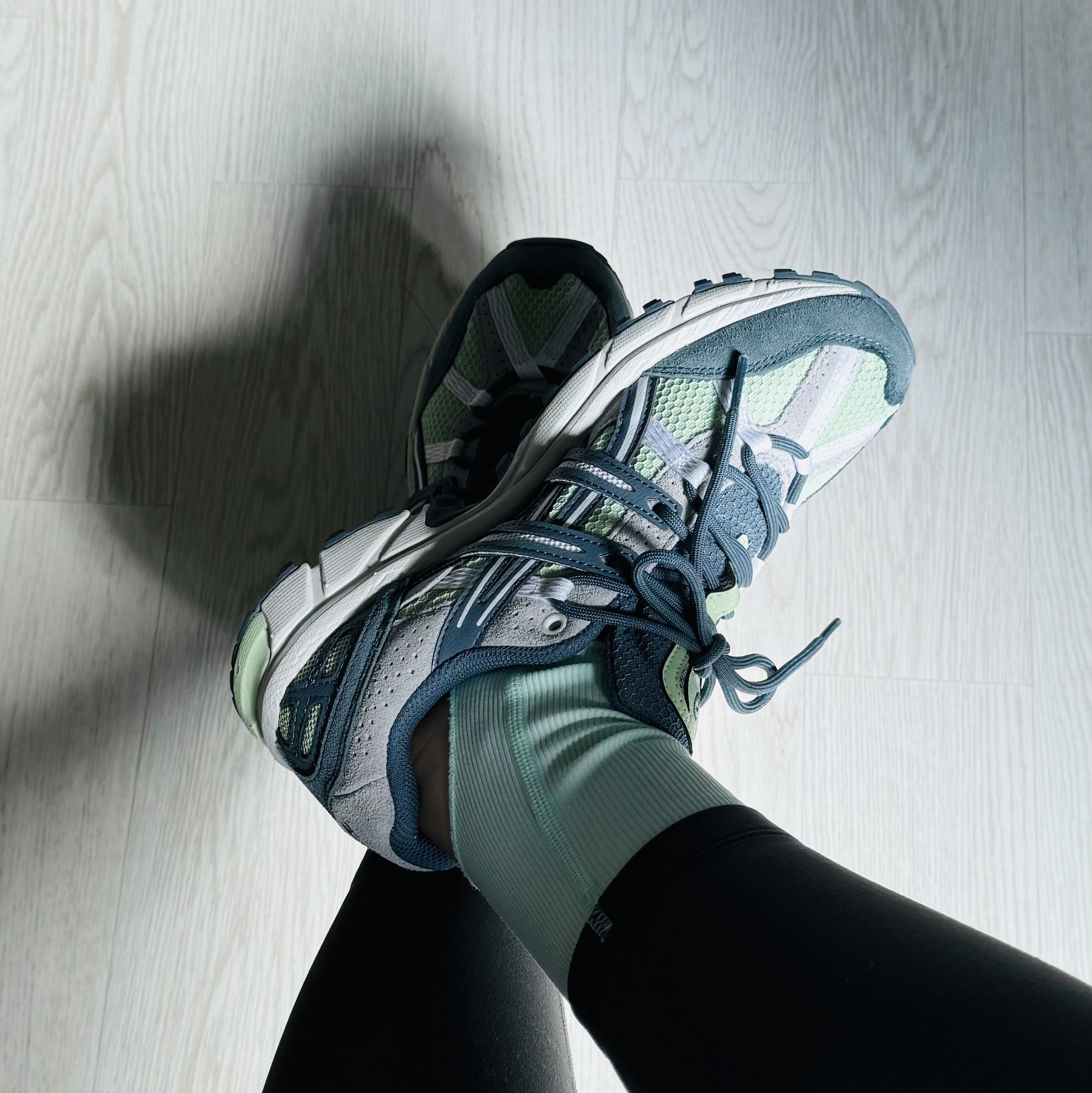 (W) Asics Gel-Sonoma 15-50 Jade Ironclad 착용 스타일 - 2