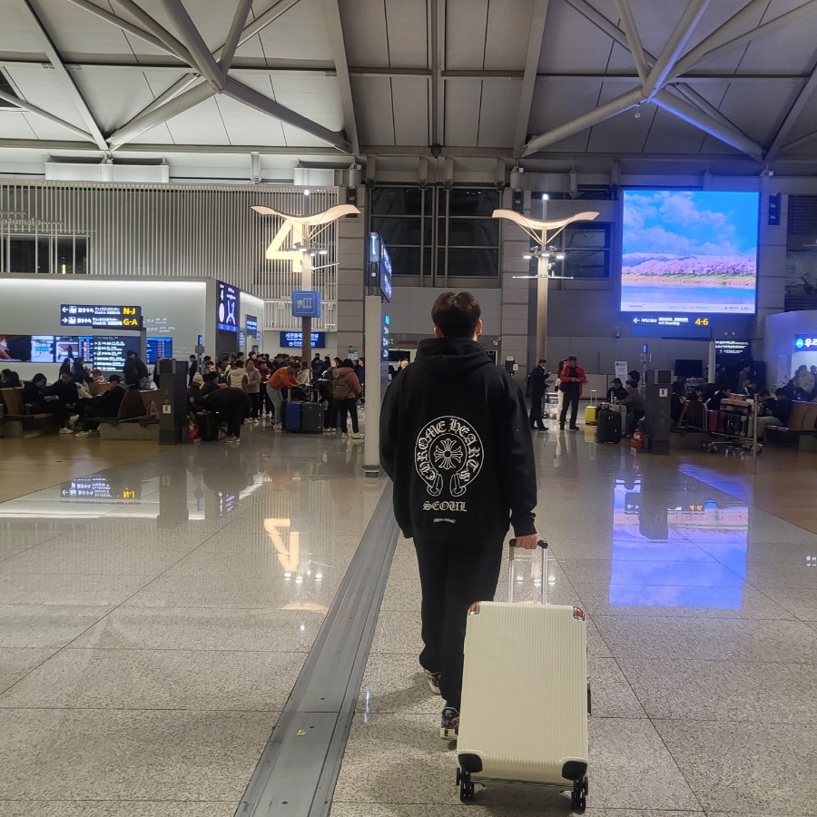 Chrome Hearts Horseshoe Hoodie Black - Korea Exclusive, Nike x Peaceminusone Air Force 1 Low Para-Noise 착용 스타일